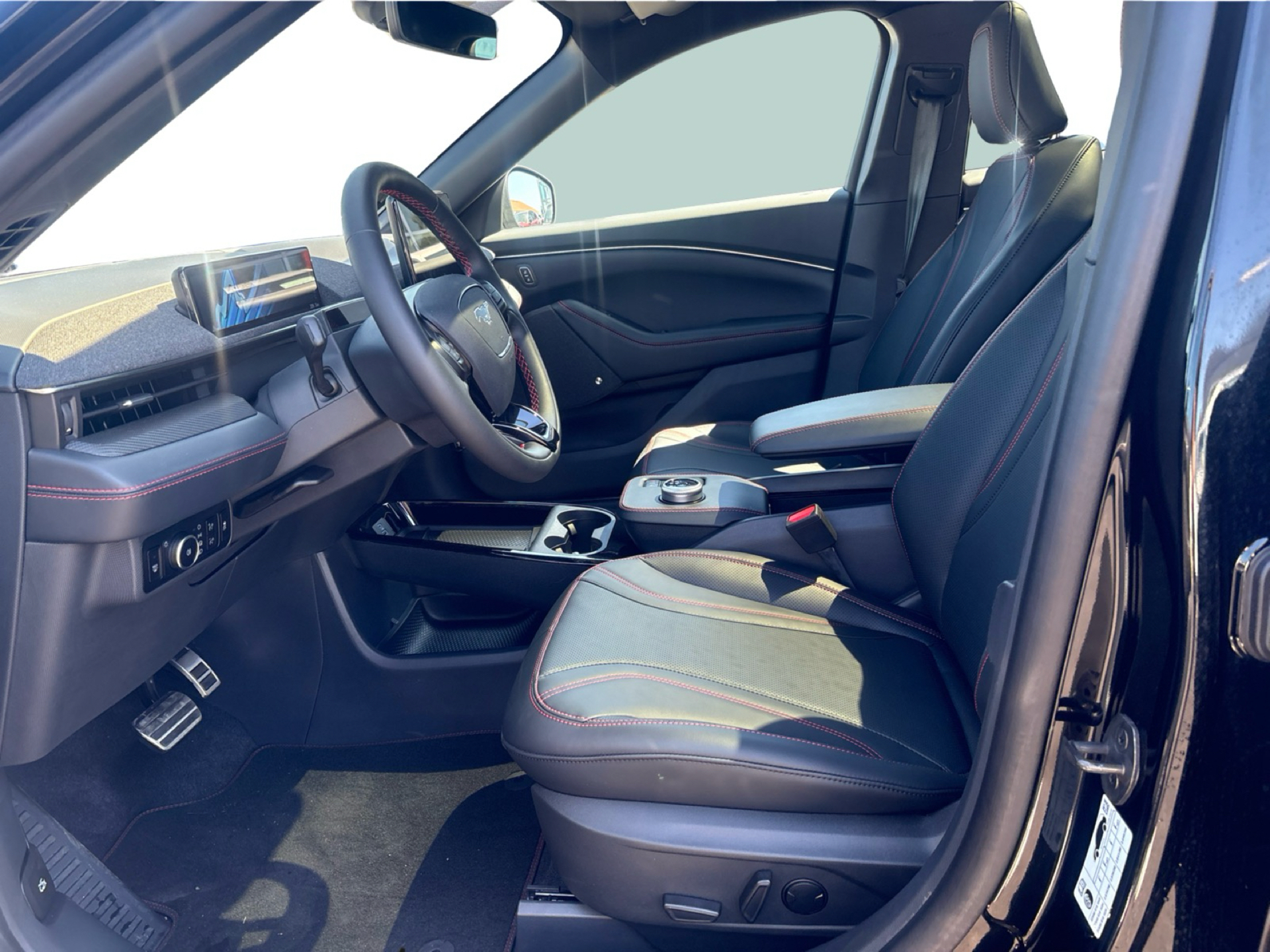 Billede af Ford Mustang Mach-E EL UR Premium AWD 351HK 5d Aut.