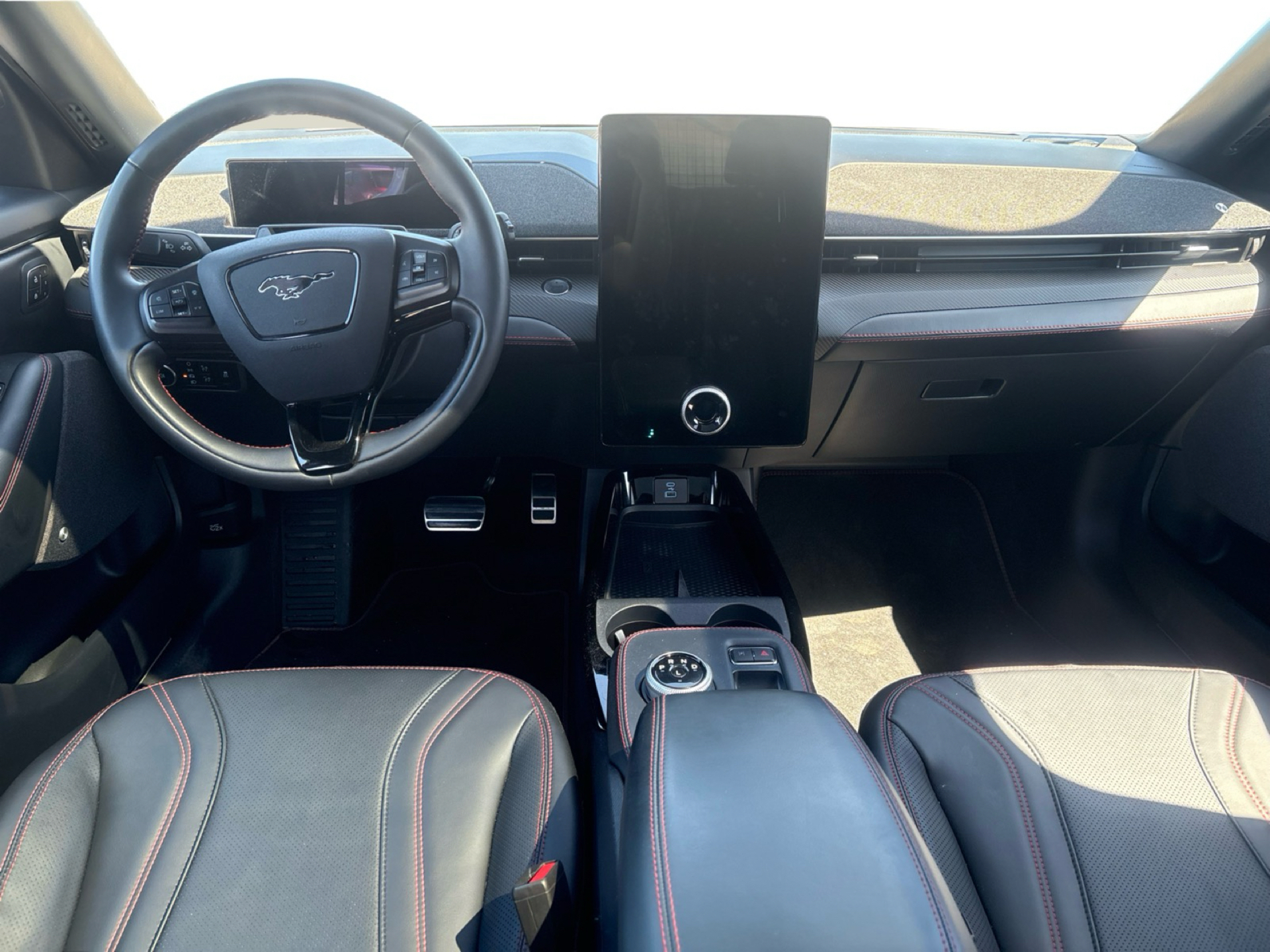 Billede af Ford Mustang Mach-E EL UR Premium AWD 351HK 5d Aut.