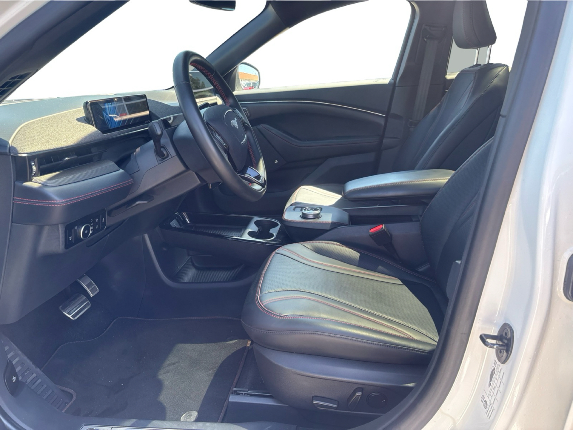 Billede af Ford Mustang Mach-E EL UR Premium AWD 351HK 5d Aut.