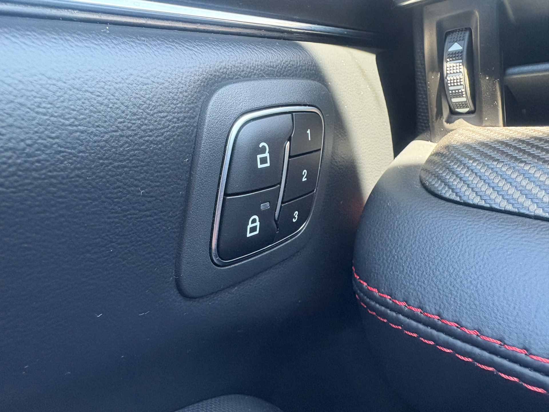 Billede af Ford Mustang Mach-E EL UR Premium AWD 351HK 5d Aut.