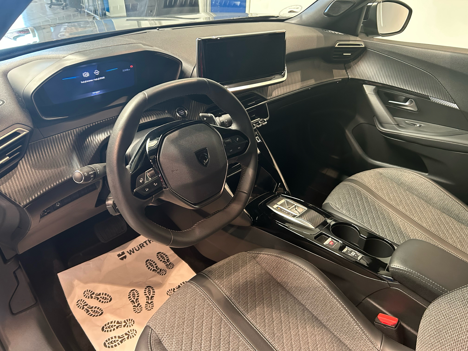 Billede af Peugeot 2008 1,2 PureTech First Edition EAT8 130HK 5d 8g Aut.