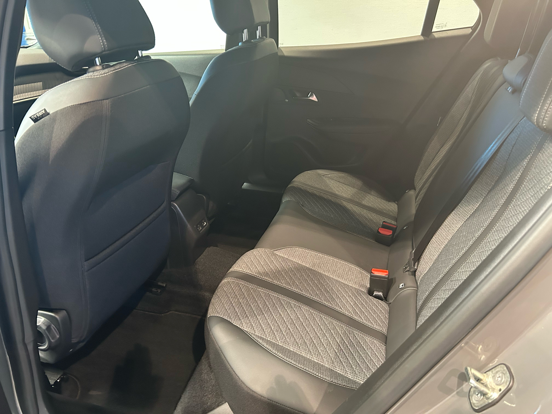 Billede af Peugeot 2008 1,2 PureTech First Edition EAT8 130HK 5d 8g Aut.