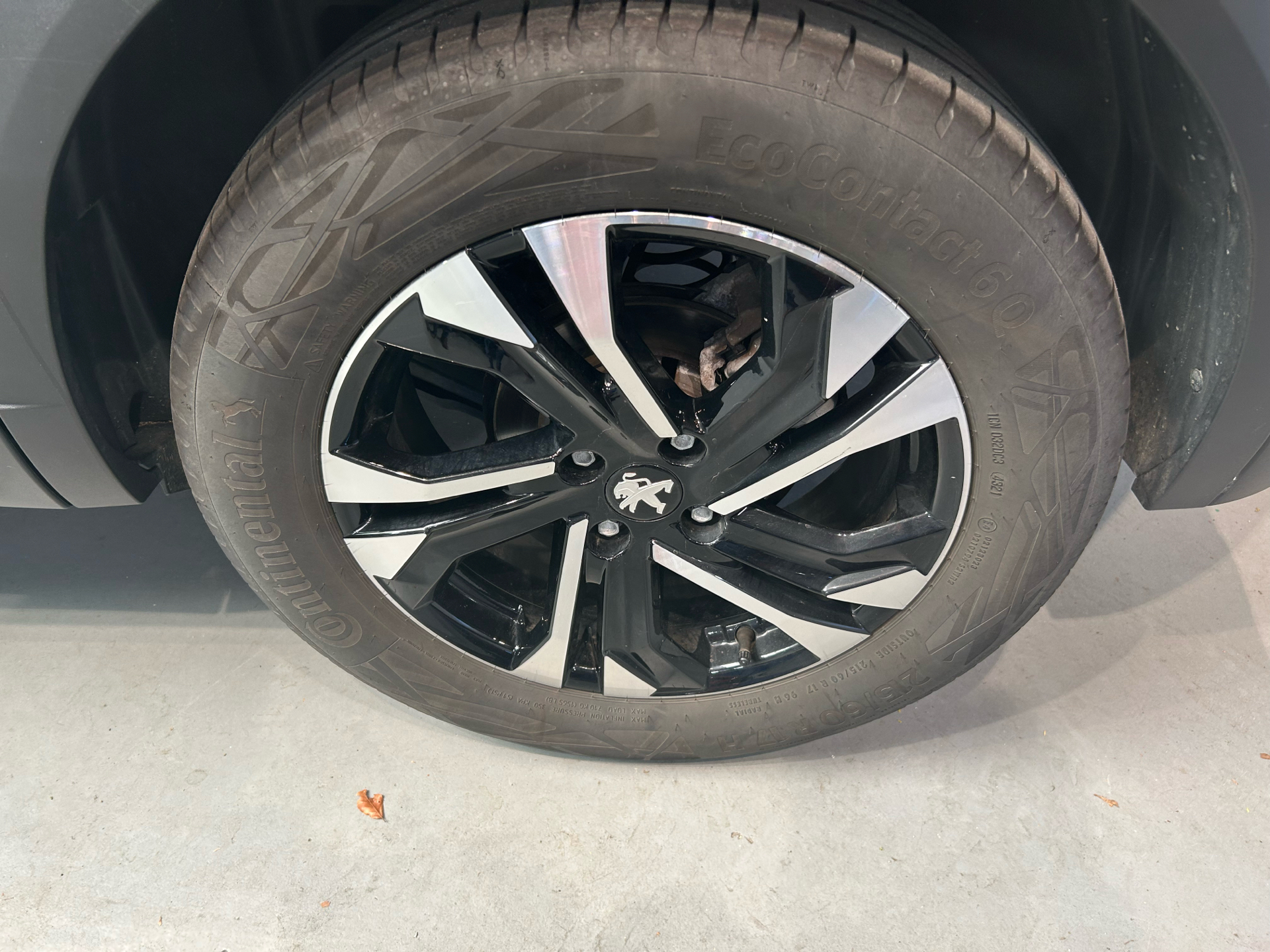 Billede af Peugeot 2008 1,2 PureTech First Edition EAT8 130HK 5d 8g Aut.