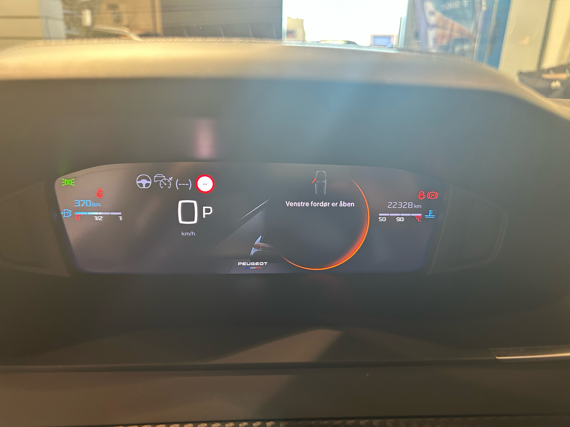 Billede af Peugeot 2008 1,2 PureTech First Edition EAT8 130HK 5d 8g Aut.