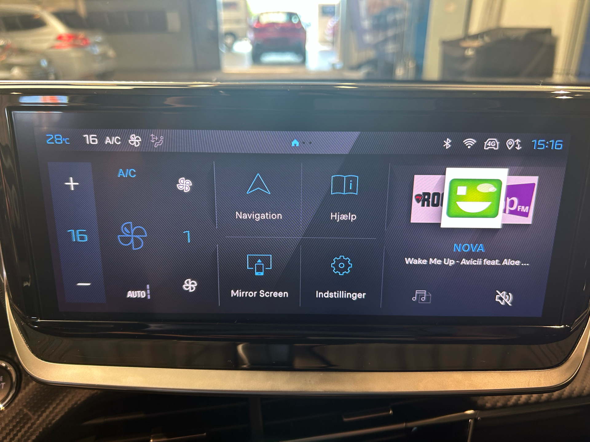 Billede af Peugeot 2008 1,2 PureTech First Edition EAT8 130HK 5d 8g Aut.