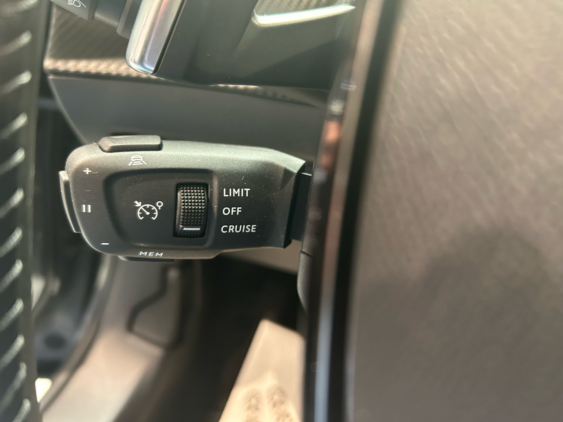Billede af Peugeot 2008 1,2 PureTech First Edition EAT8 130HK 5d 8g Aut.