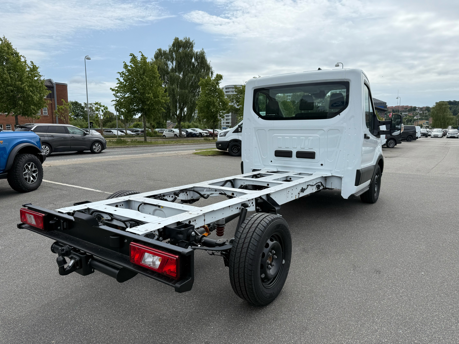 Billede af Ford Transit 350 L3H1 2,0 TDCI HDT Trend RWD 165HK Ladv./Chas. 10g Aut.
