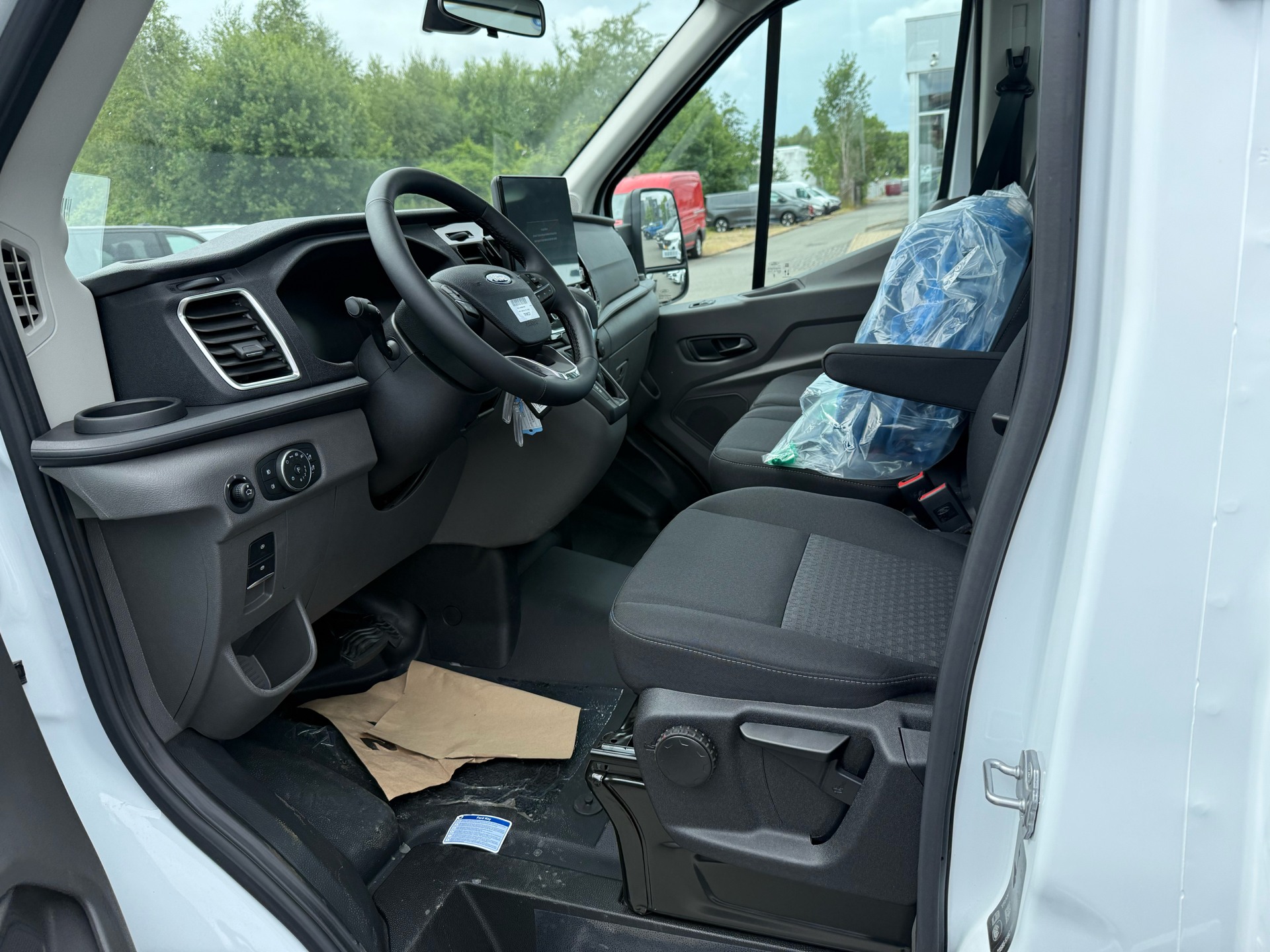 Billede af Ford Transit 350 L3H1 2,0 TDCI HDT Trend RWD 165HK Ladv./Chas. 10g Aut.
