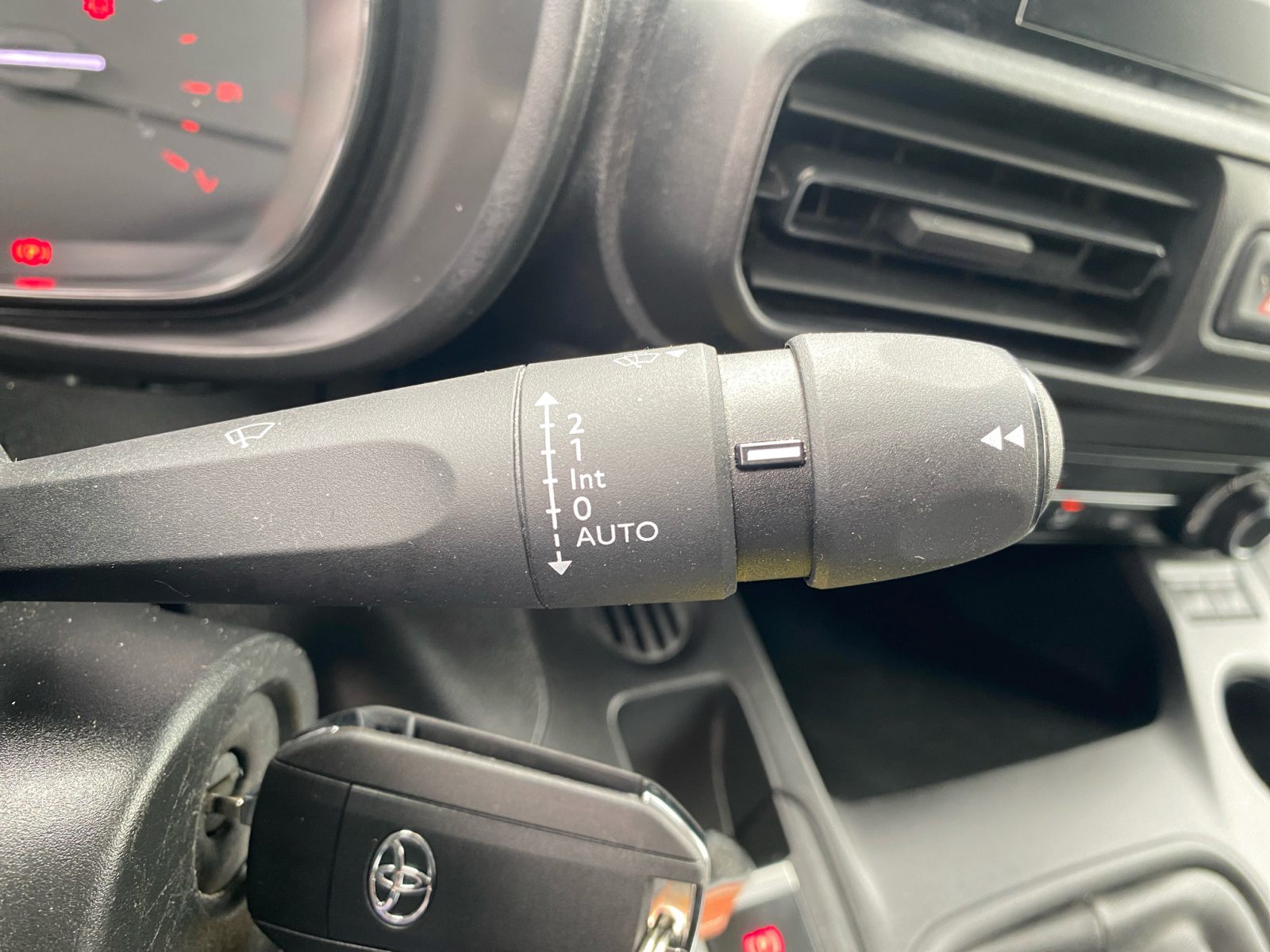 Billede af Toyota Proace City Medium 1,5 D Comfort Smart Active Vision Dobbelt Bagdør 102HK Van