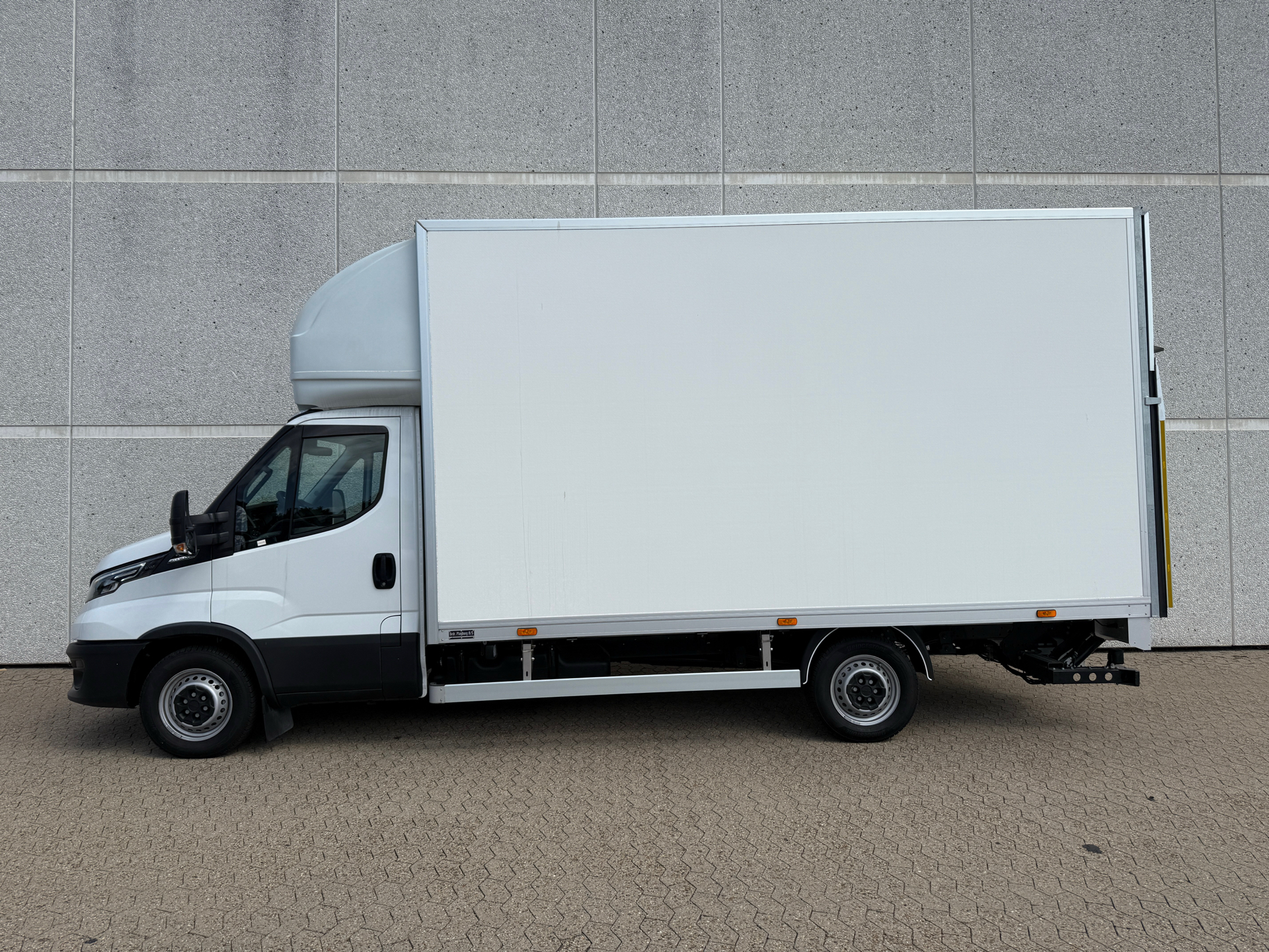 Billede af Iveco Daily 35S18 4100mm 3,0 D 180HK Ladv./Chas. 8g Aut.