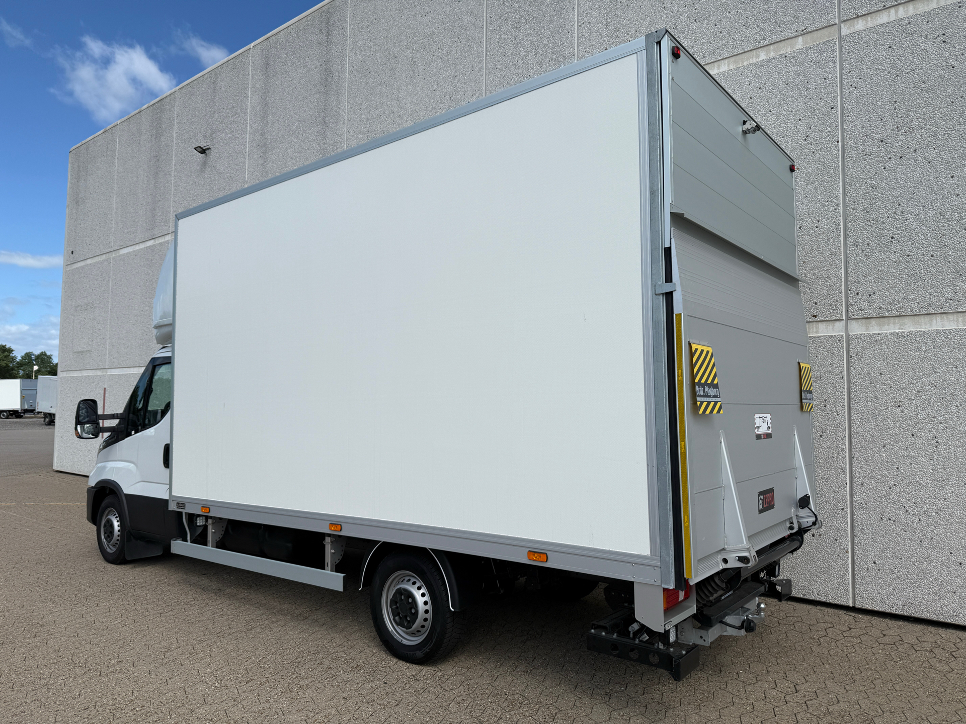 Billede af Iveco Daily 35S18 4100mm 3,0 D 180HK Ladv./Chas. 8g Aut.