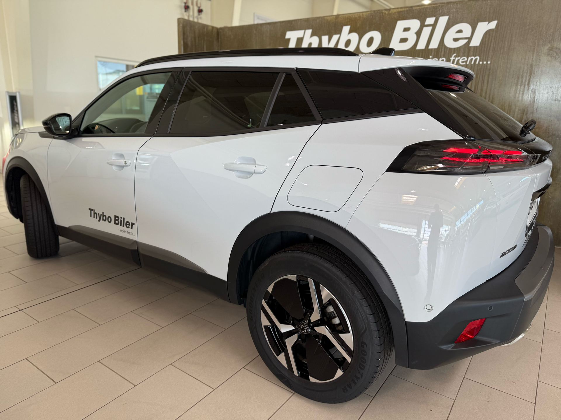 Billede af Peugeot 2008 1,2 PureTech Allure EAT8 130HK 5d 8g Aut.