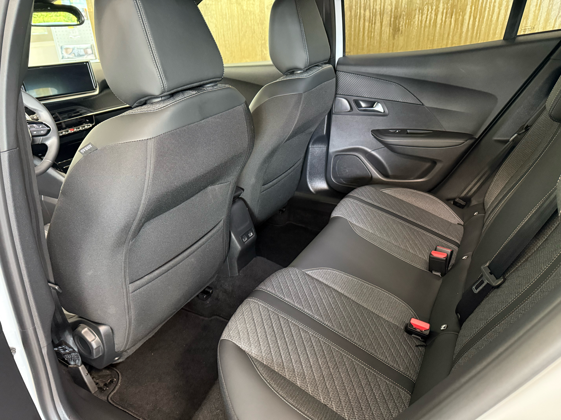 Billede af Peugeot 2008 1,2 PureTech Allure EAT8 130HK 5d 8g Aut.