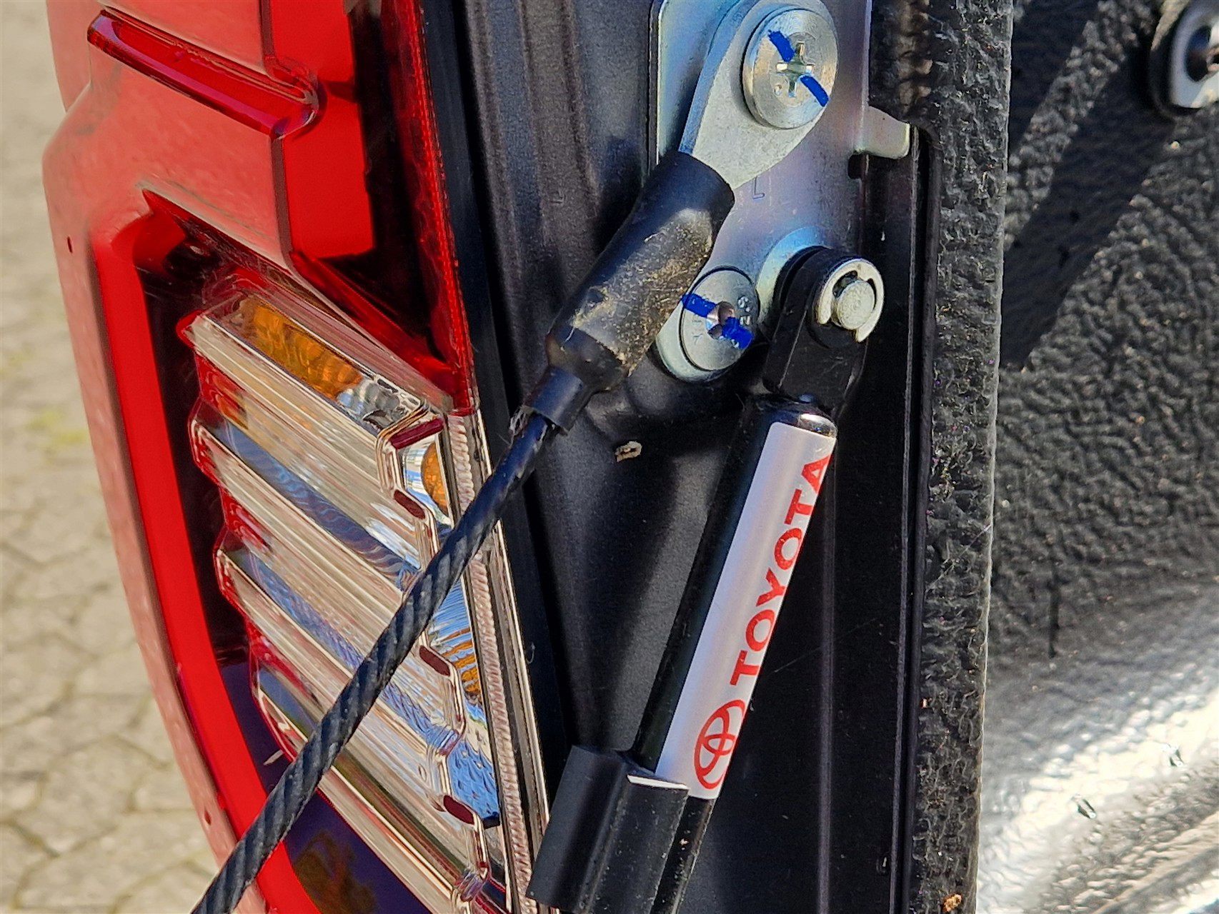 Billede af Toyota HiLux 2.8 diesel MHEV 204hk Double Cab AWD aut. gear T4 Invincible