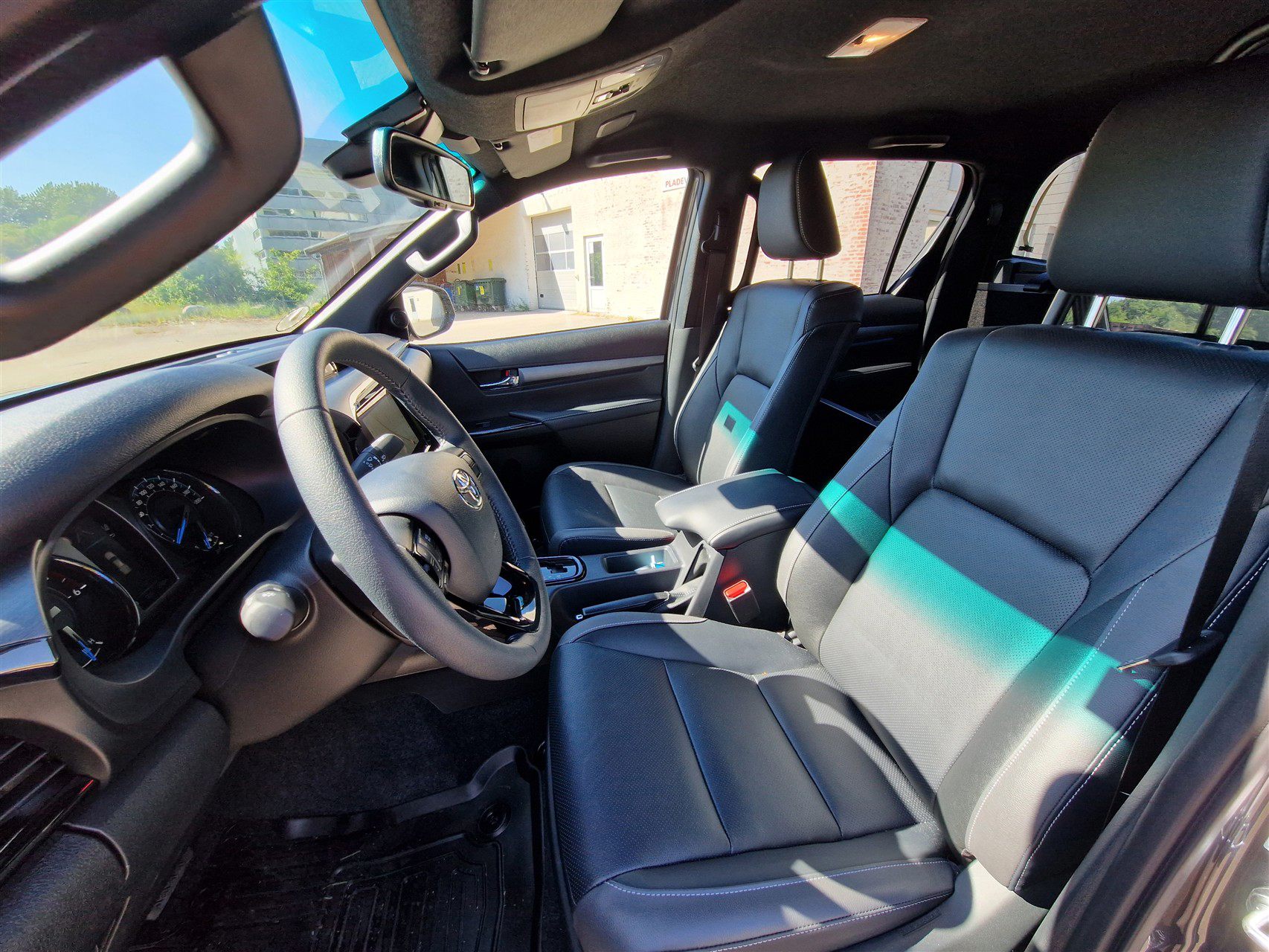 Billede af Toyota HiLux 2.8 diesel MHEV 204hk Double Cab AWD aut. gear T4 Invincible