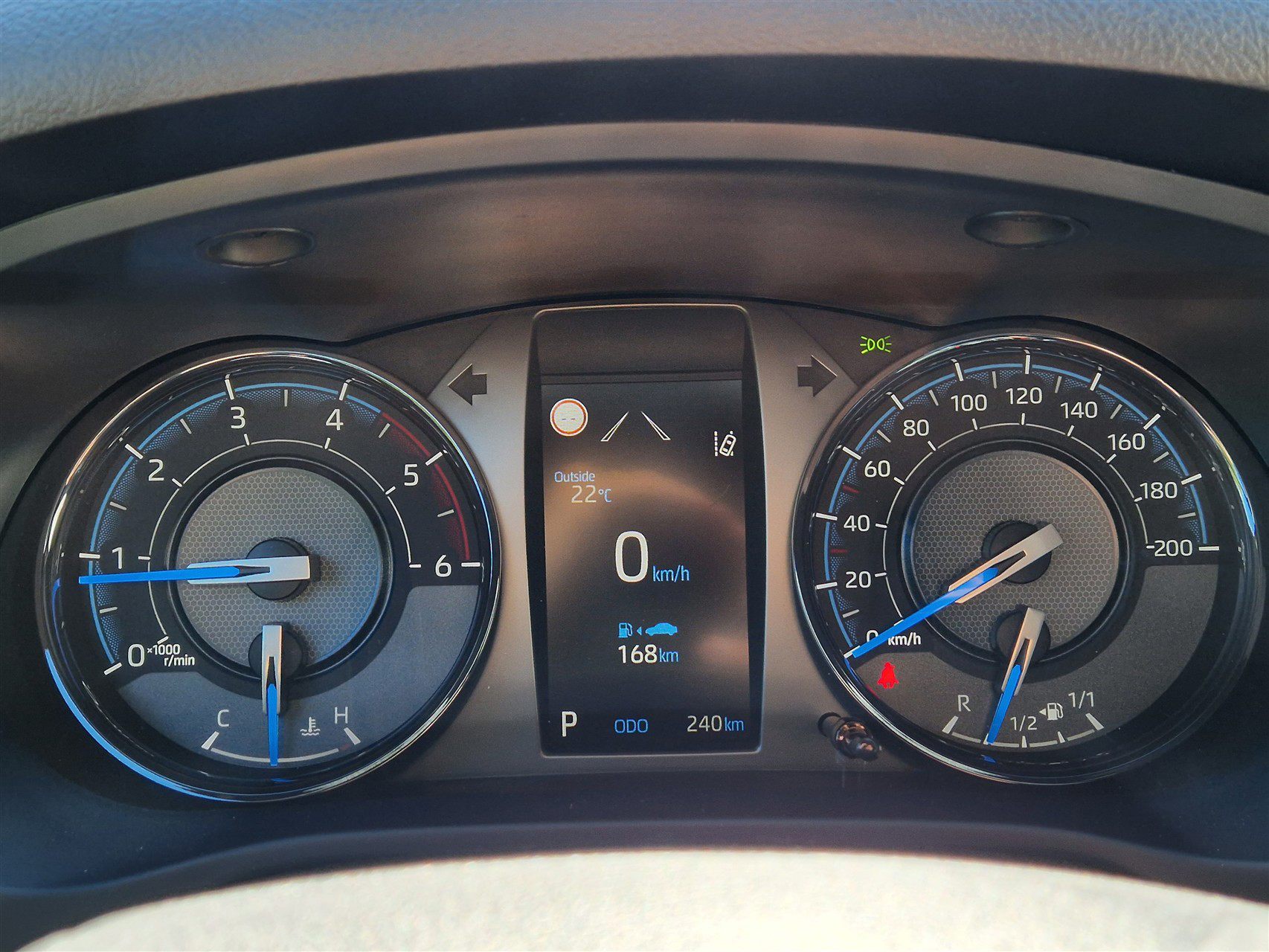 Billede af Toyota HiLux 2.8 diesel MHEV 204hk Double Cab AWD aut. gear T4 Invincible