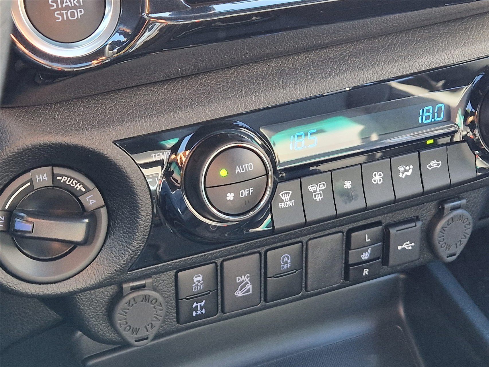 Billede af Toyota HiLux 2.8 diesel MHEV 204hk Double Cab AWD aut. gear T4 Invincible