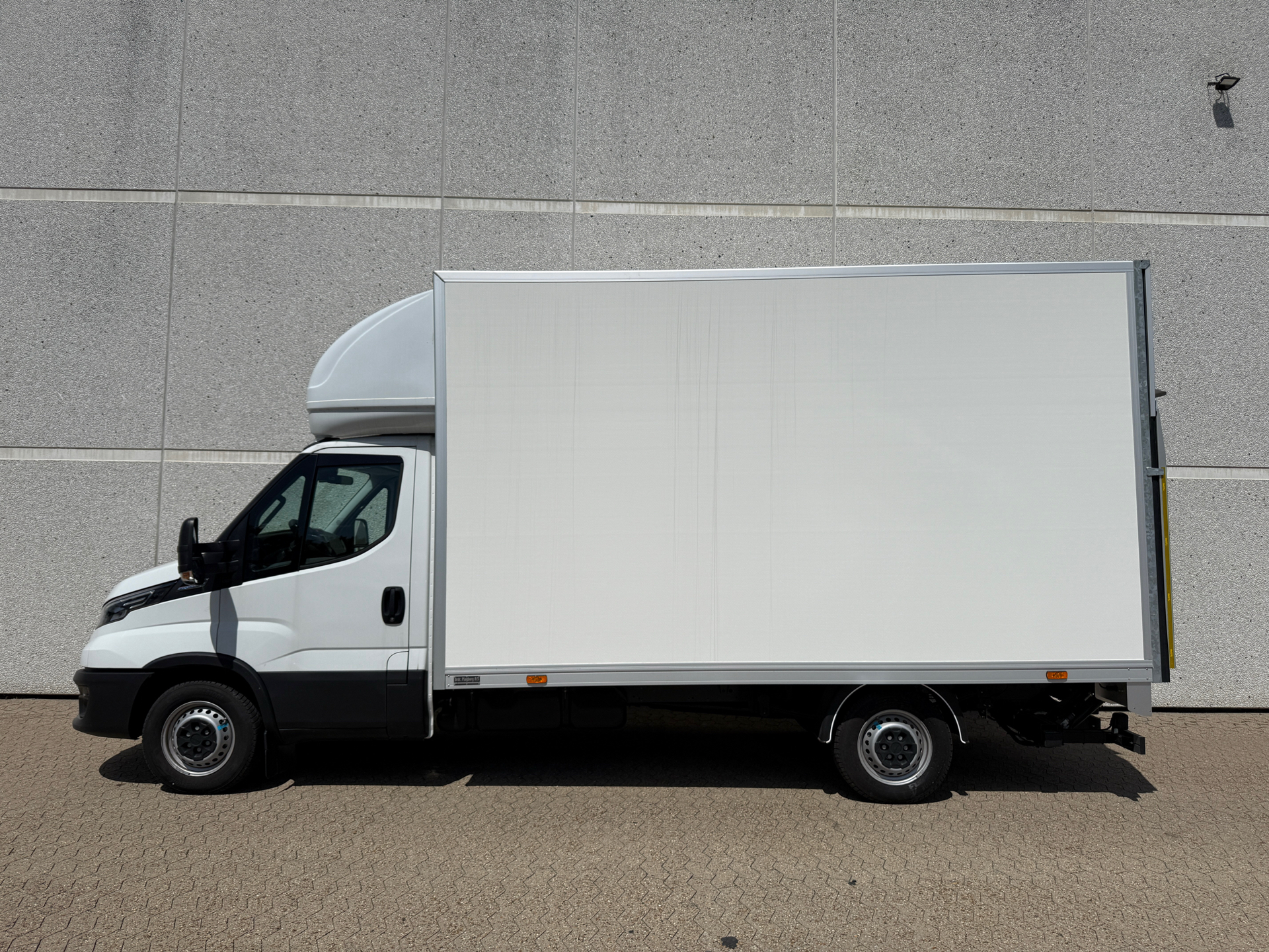 Billede af Iveco Daily 35S18 4100mm 3,0 D 180HK Ladv./Chas. 8g Aut.
