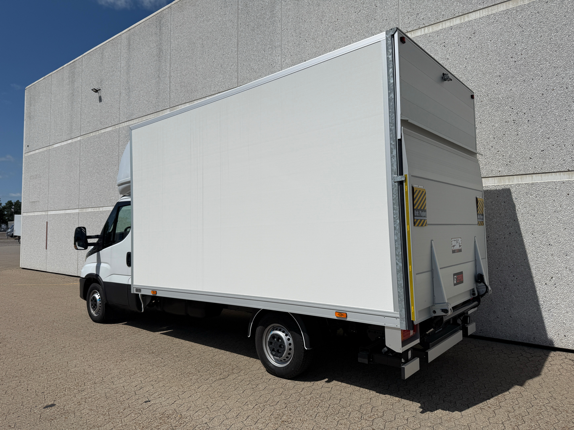Billede af Iveco Daily 35S18 4100mm 3,0 D 180HK Ladv./Chas. 8g Aut.