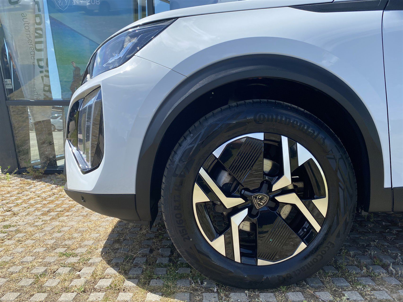 Billede af Peugeot 2008 1,2 PureTech First Selection EAT8 130HK 5d 8g Aut.