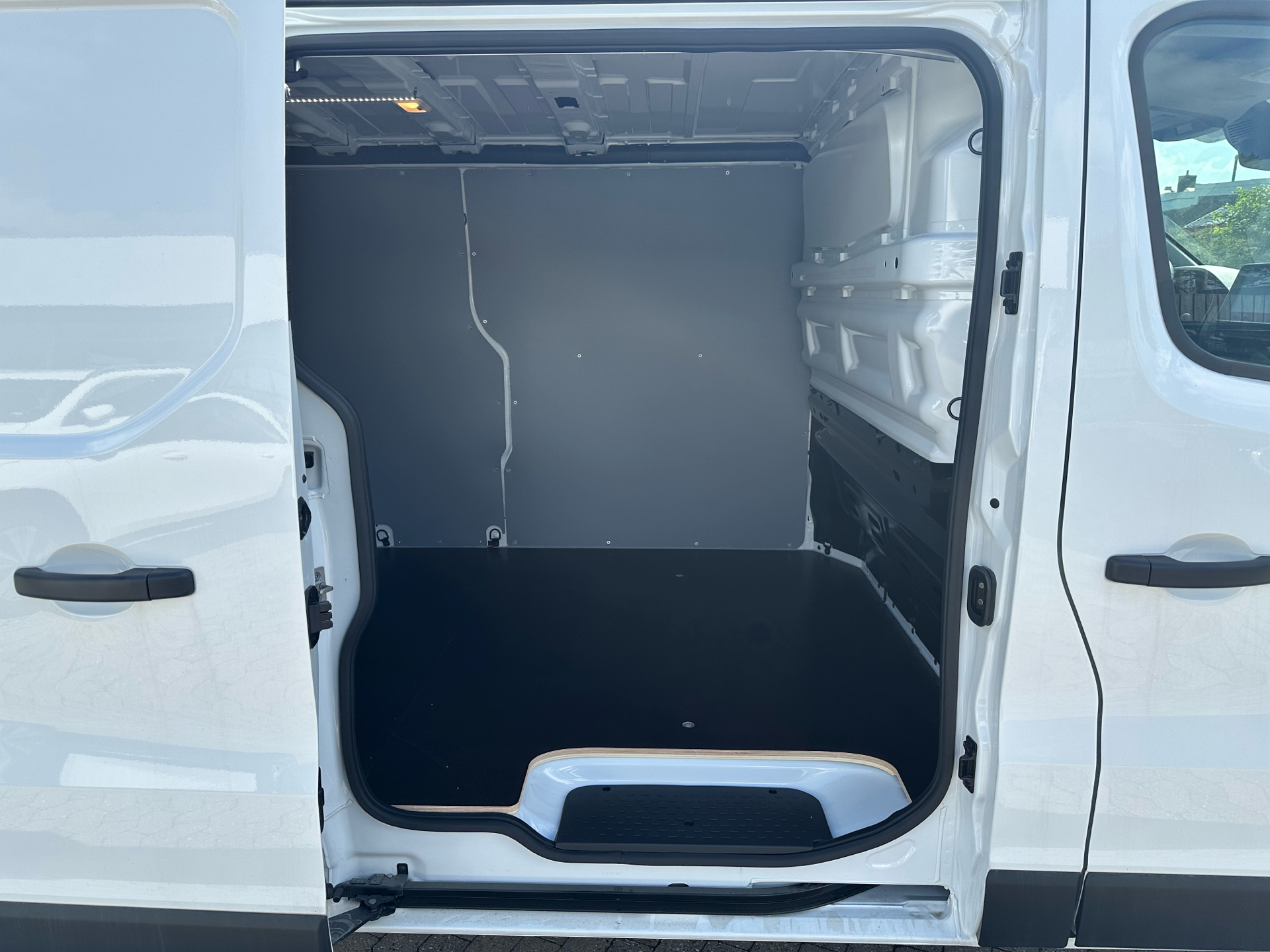 Billede af Renault Trafic L2H1 2,0 DCI Tek start/stop 130HK Van 6g