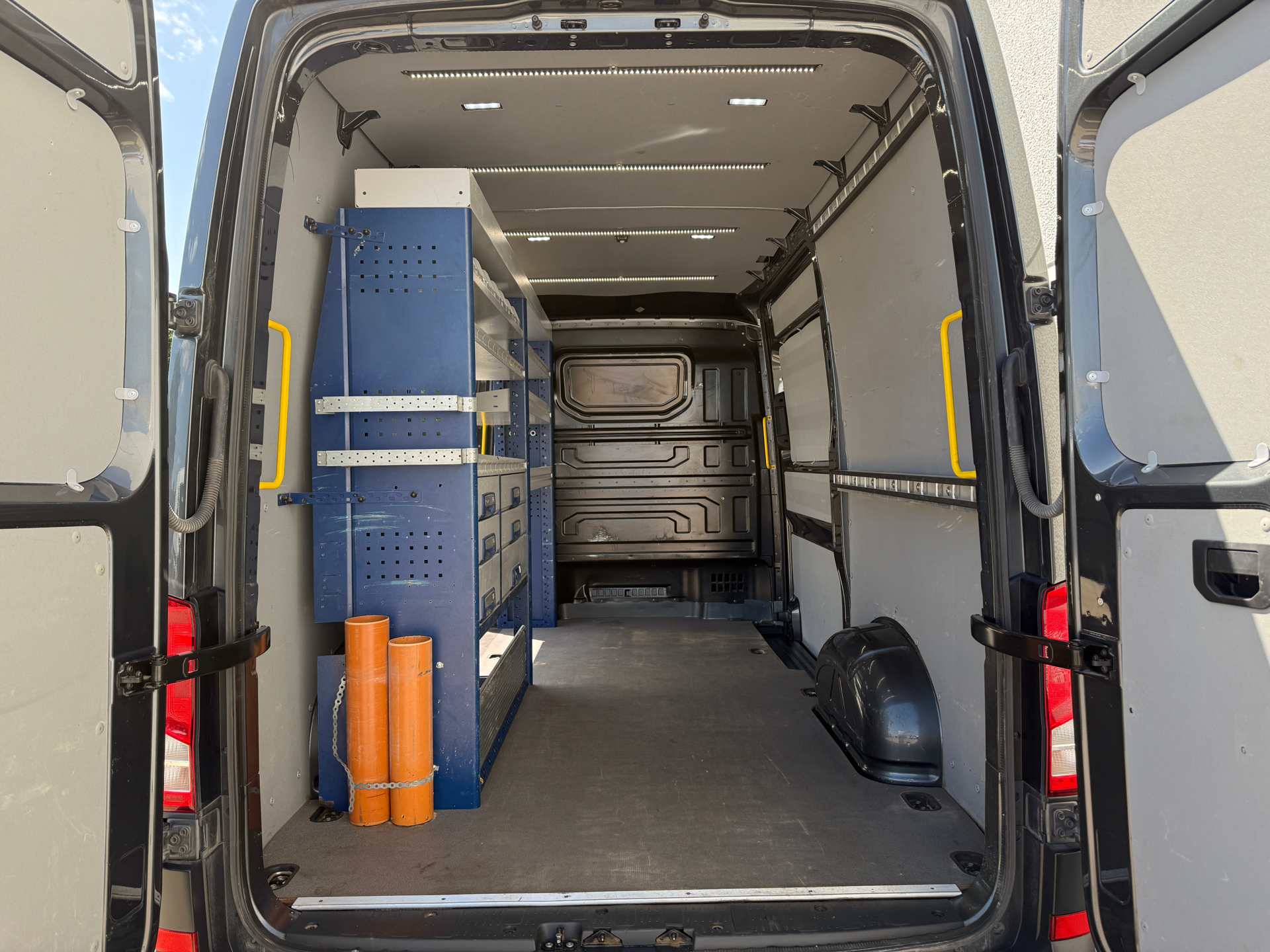Billede af VW Crafter 35 L3H2 2,0 TDI SCR 177HK Van 8g Aut.
