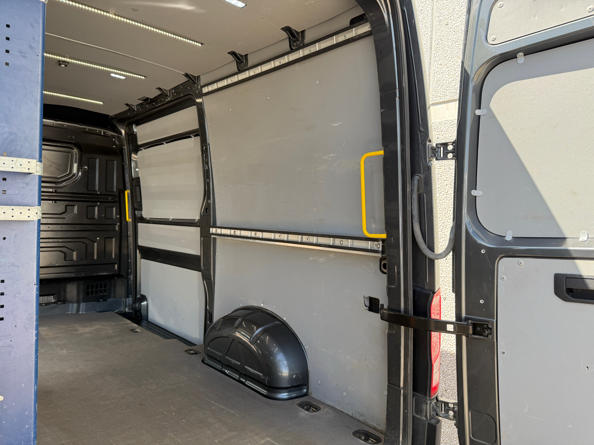 Billede af VW Crafter 35 L3H2 2,0 TDI SCR 177HK Van 8g Aut.