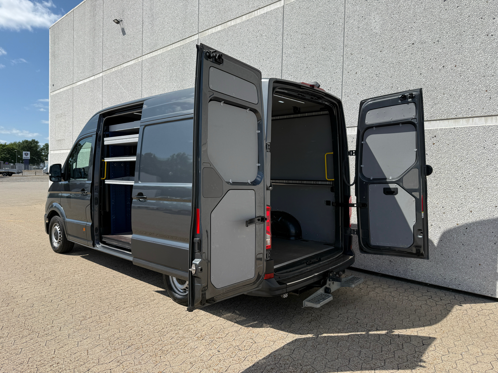 Billede af VW Crafter 35 L3H2 2,0 TDI SCR 177HK Van 8g Aut.
