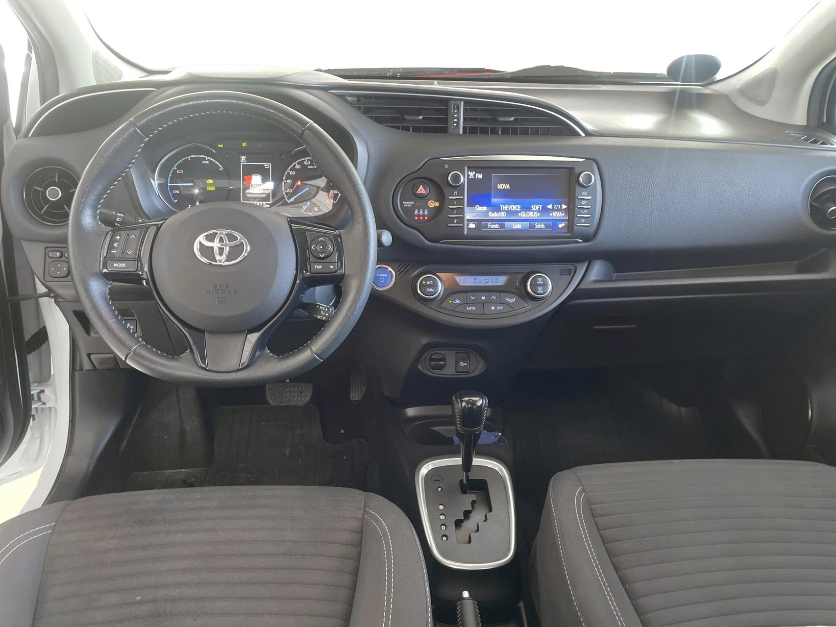 Billede af Toyota Yaris 1,5 Hybrid H3 Premiumpakke E-CVT 100HK 5d Trinl. Gear