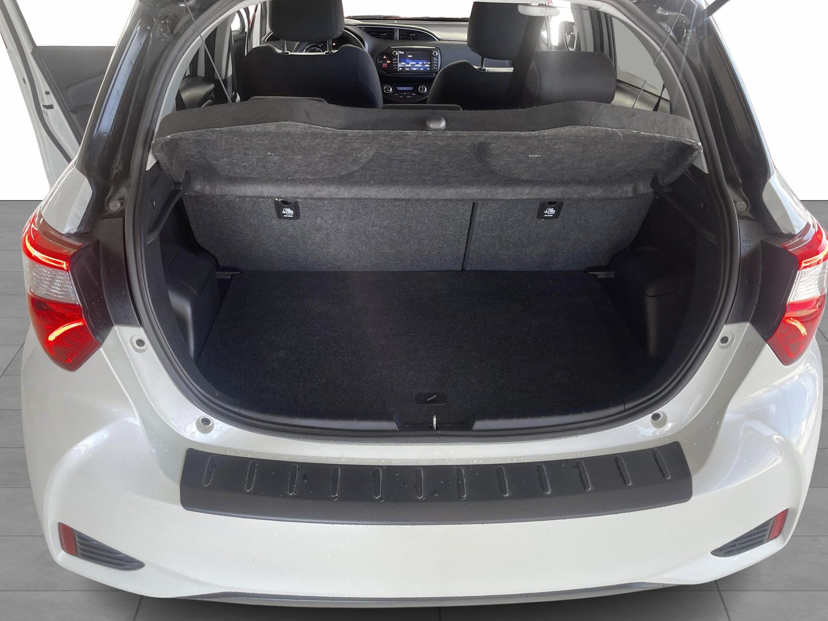 Billede af Toyota Yaris 1,5 Hybrid H3 Premiumpakke E-CVT 100HK 5d Trinl. Gear