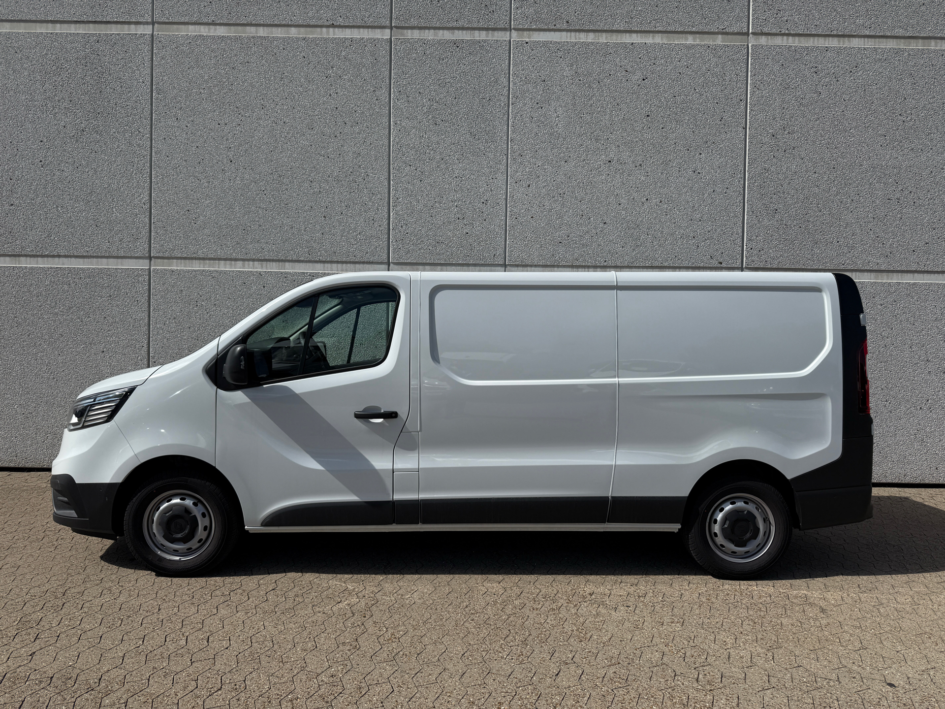 Billede af Renault Trafic L2H1 2,0 DCI Tek start/stop 130HK Van 6g