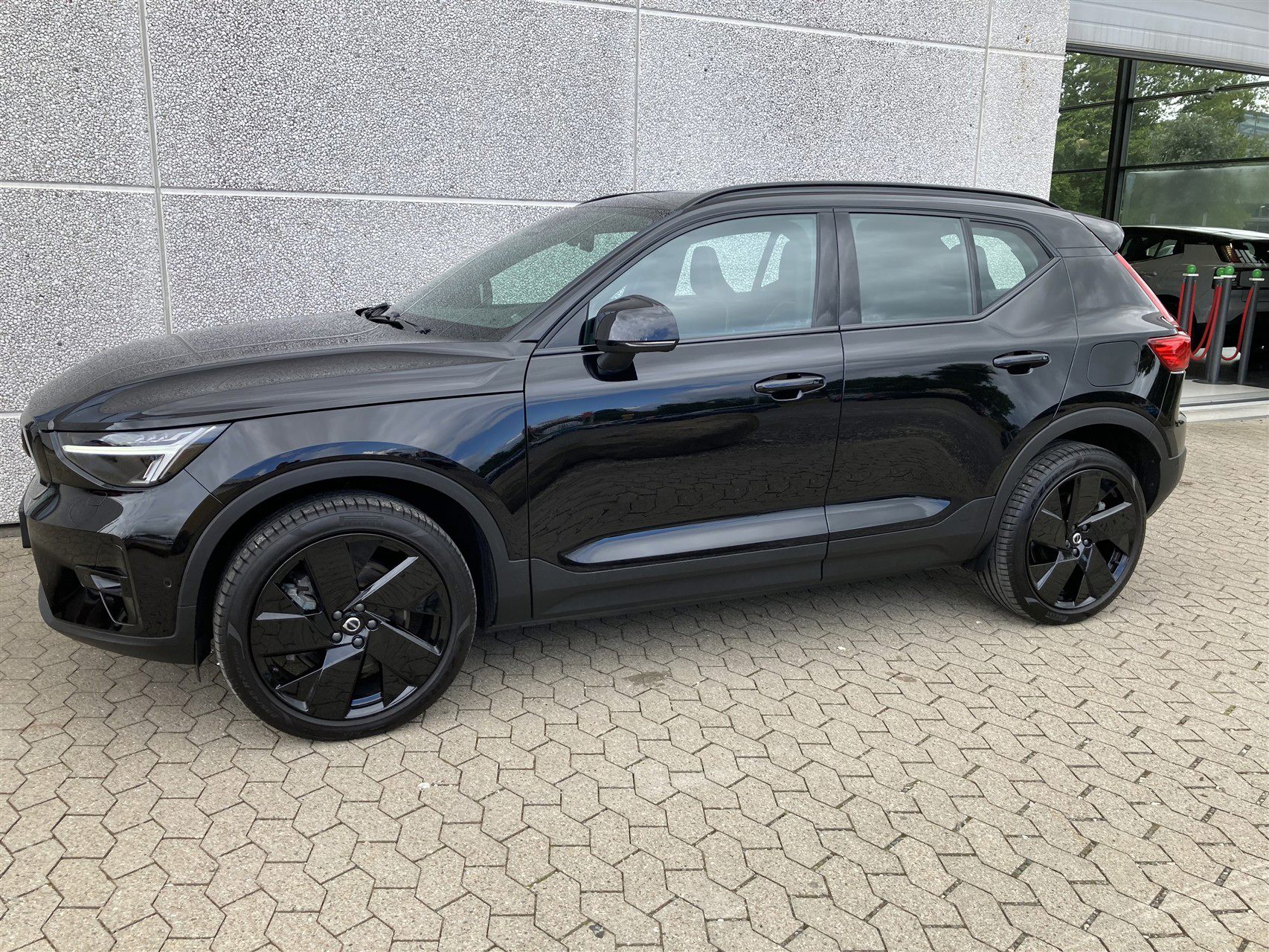 Billede af Volvo EX40 Single Motor Extended Range Black Edition 252HK 5d Aut.
