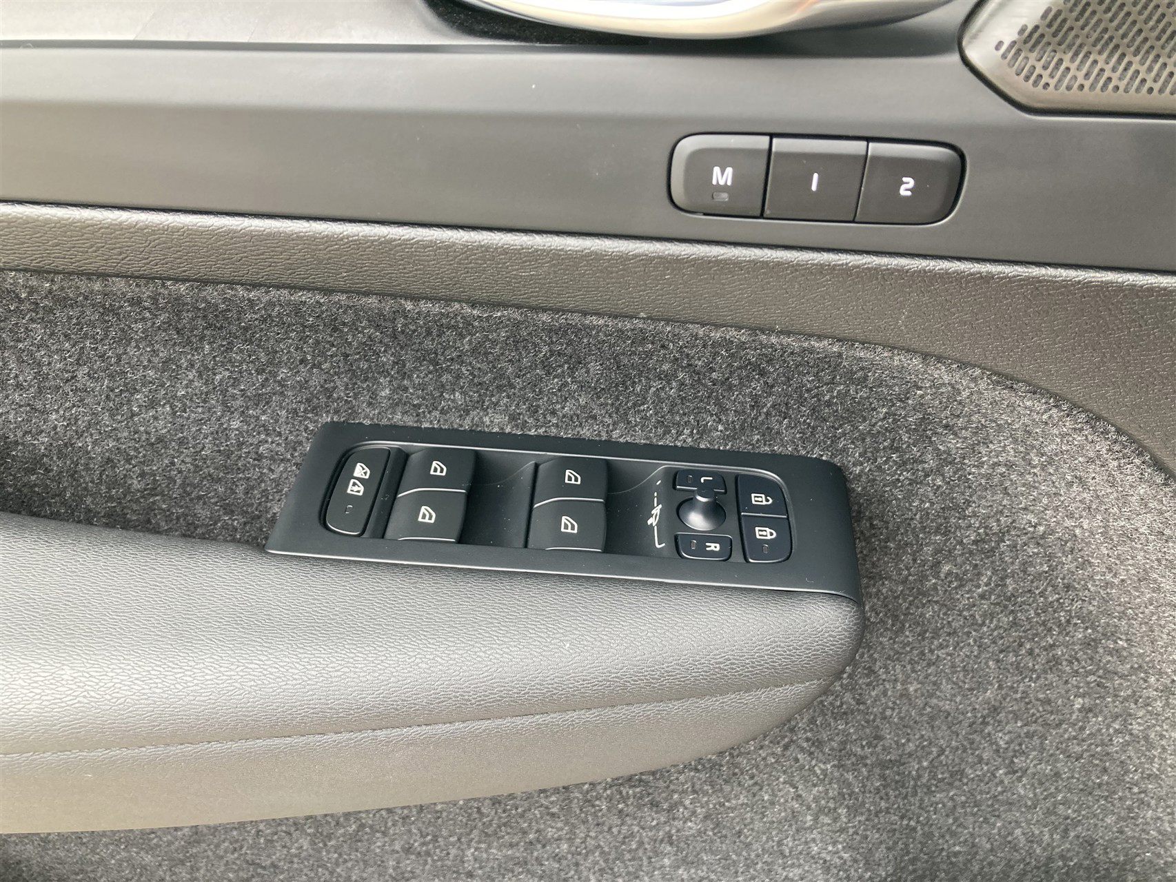 Billede af Volvo EX40 Single Motor Extended Range Black Edition 252HK 5d Aut.