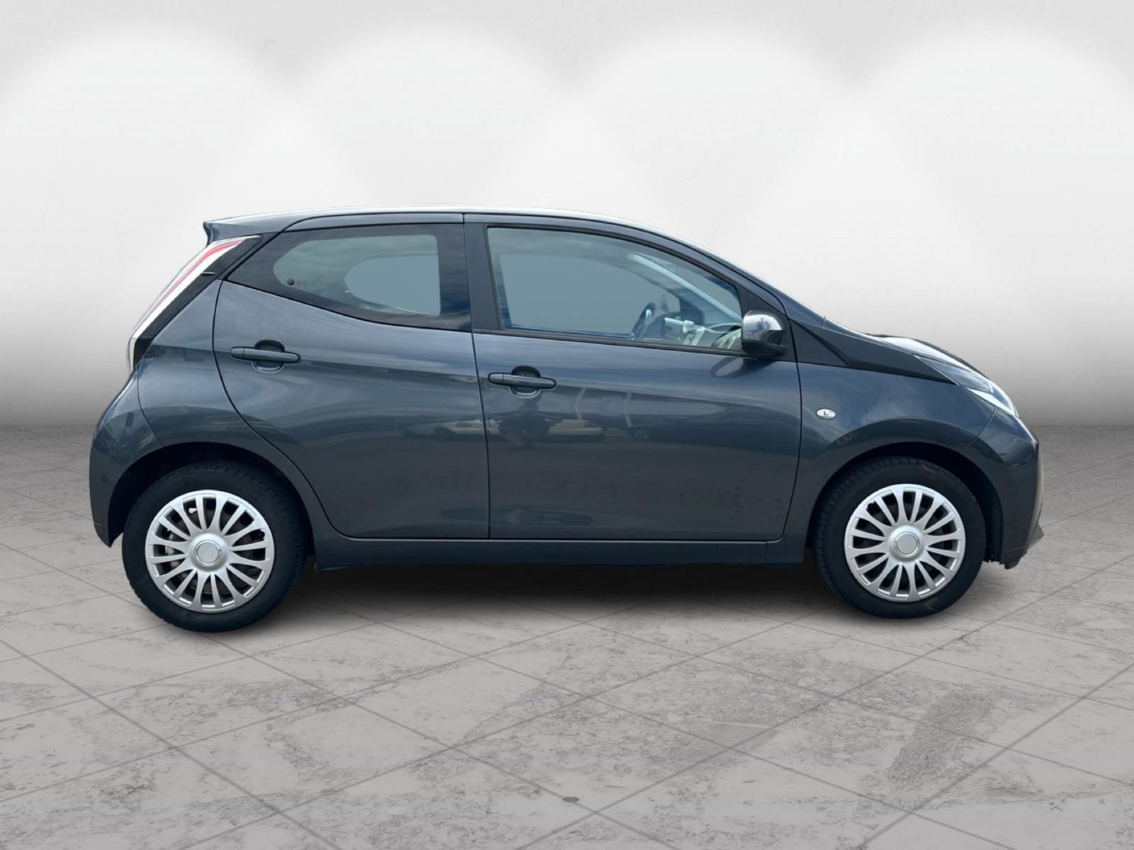 Billede af Toyota Aygo 1,0 VVT-I X-Play + X-Touch 69HK 5d