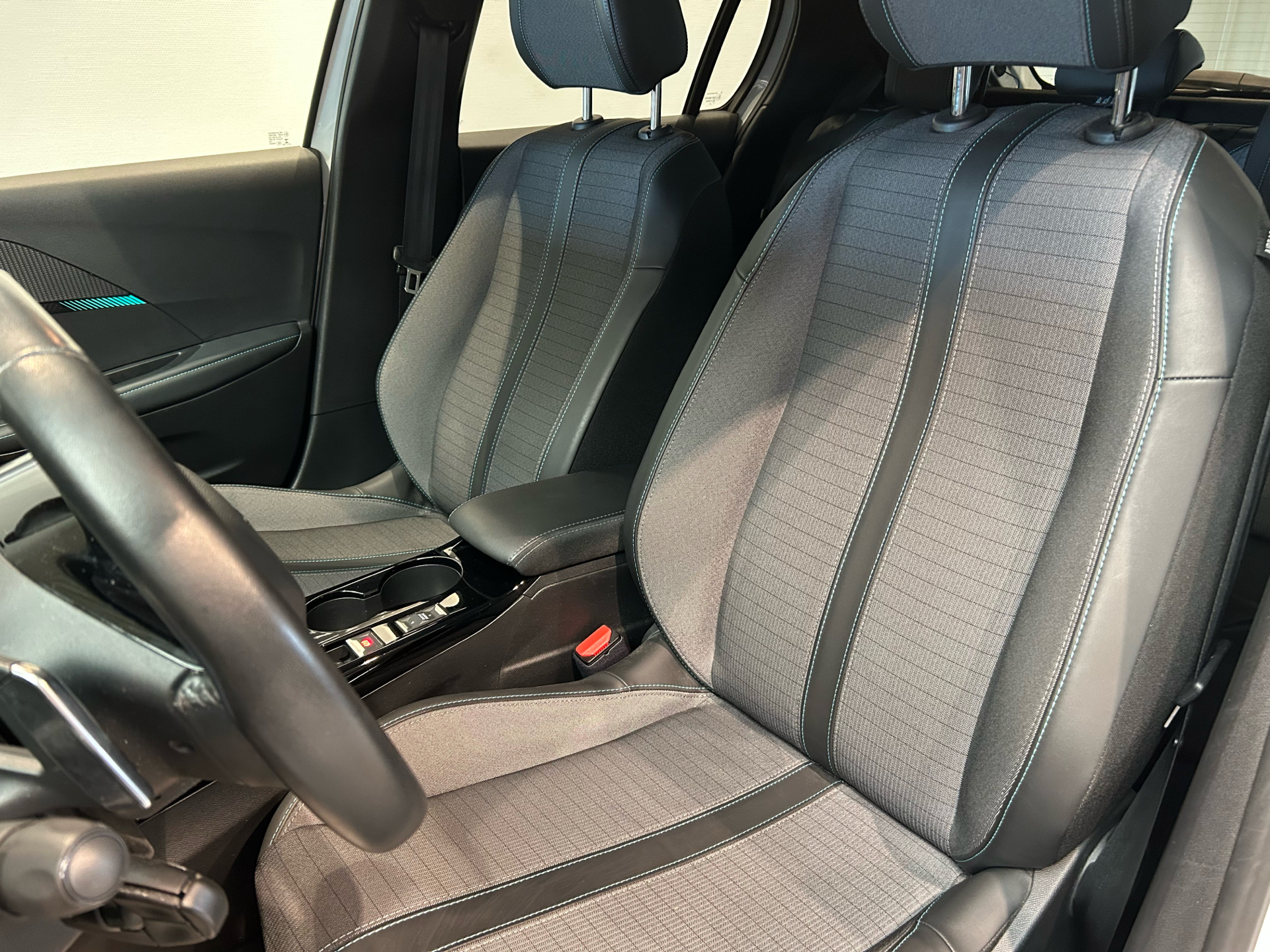 Billede af Peugeot 208 1,2 PureTech Selection Sport EAT8 100HK 5d 8g Aut.