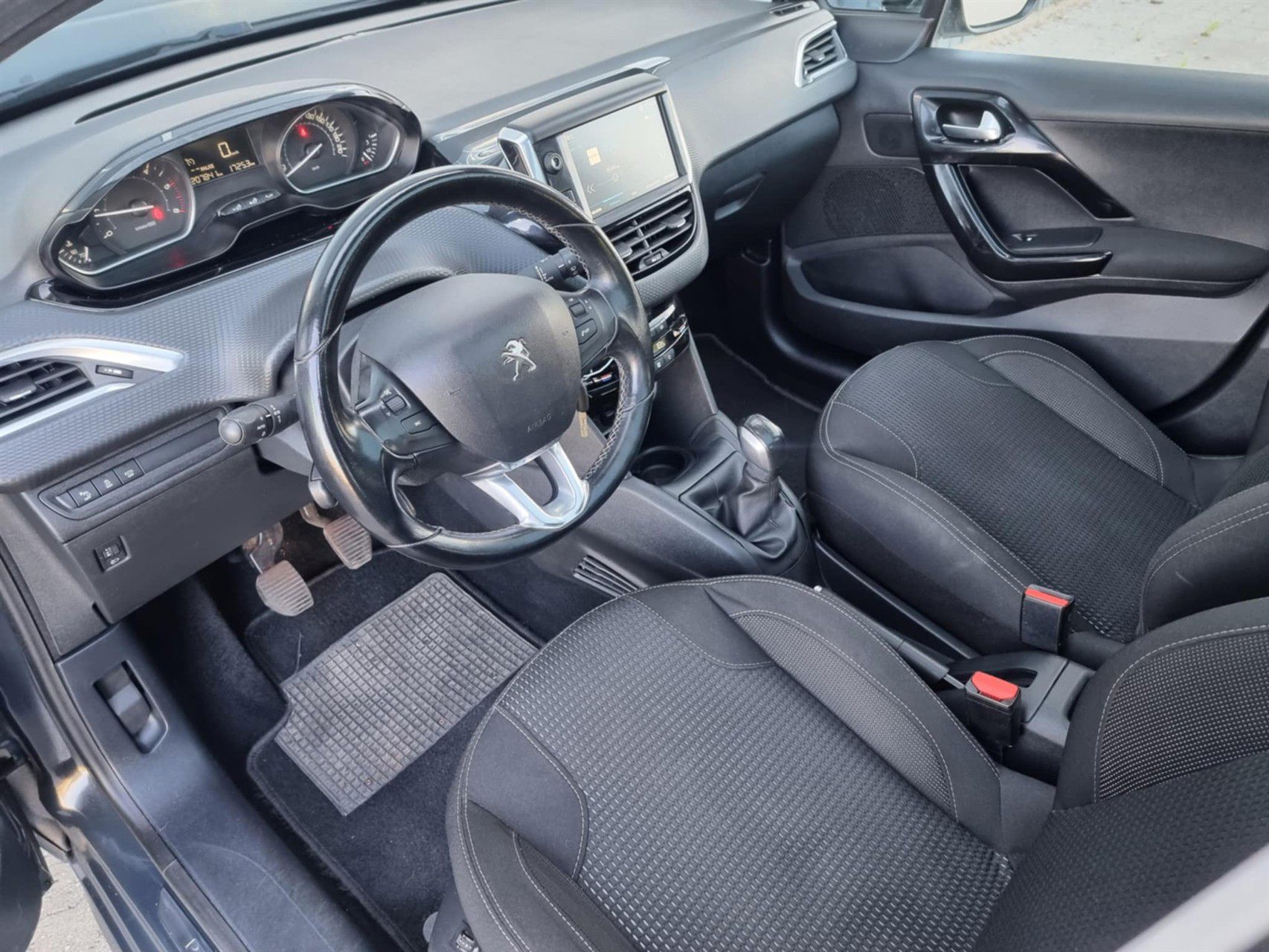 Billede af Peugeot 208 1,6 BlueHDi Allure Sky 100HK 5d