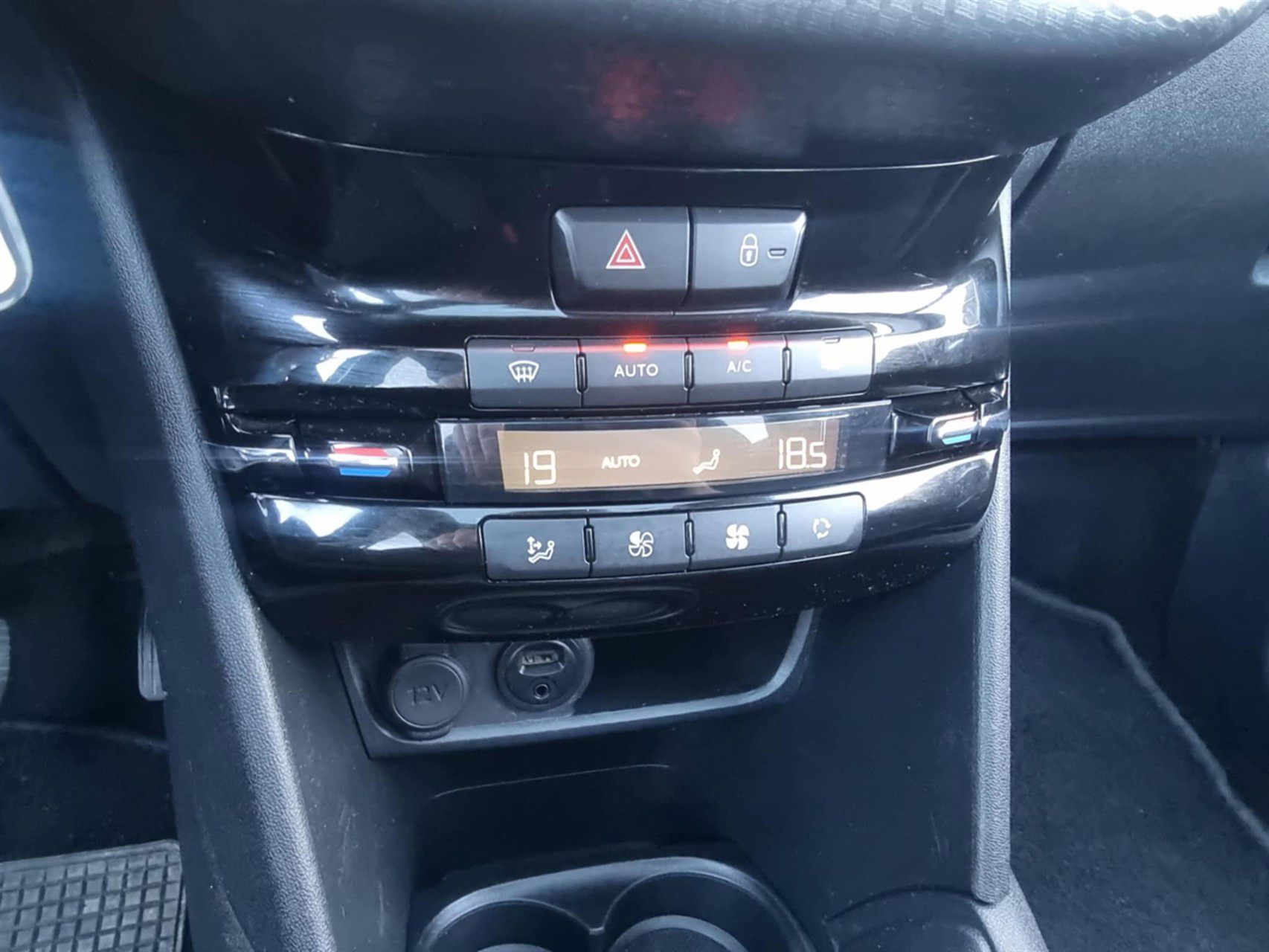 Billede af Peugeot 208 1,6 BlueHDi Allure Sky 100HK 5d