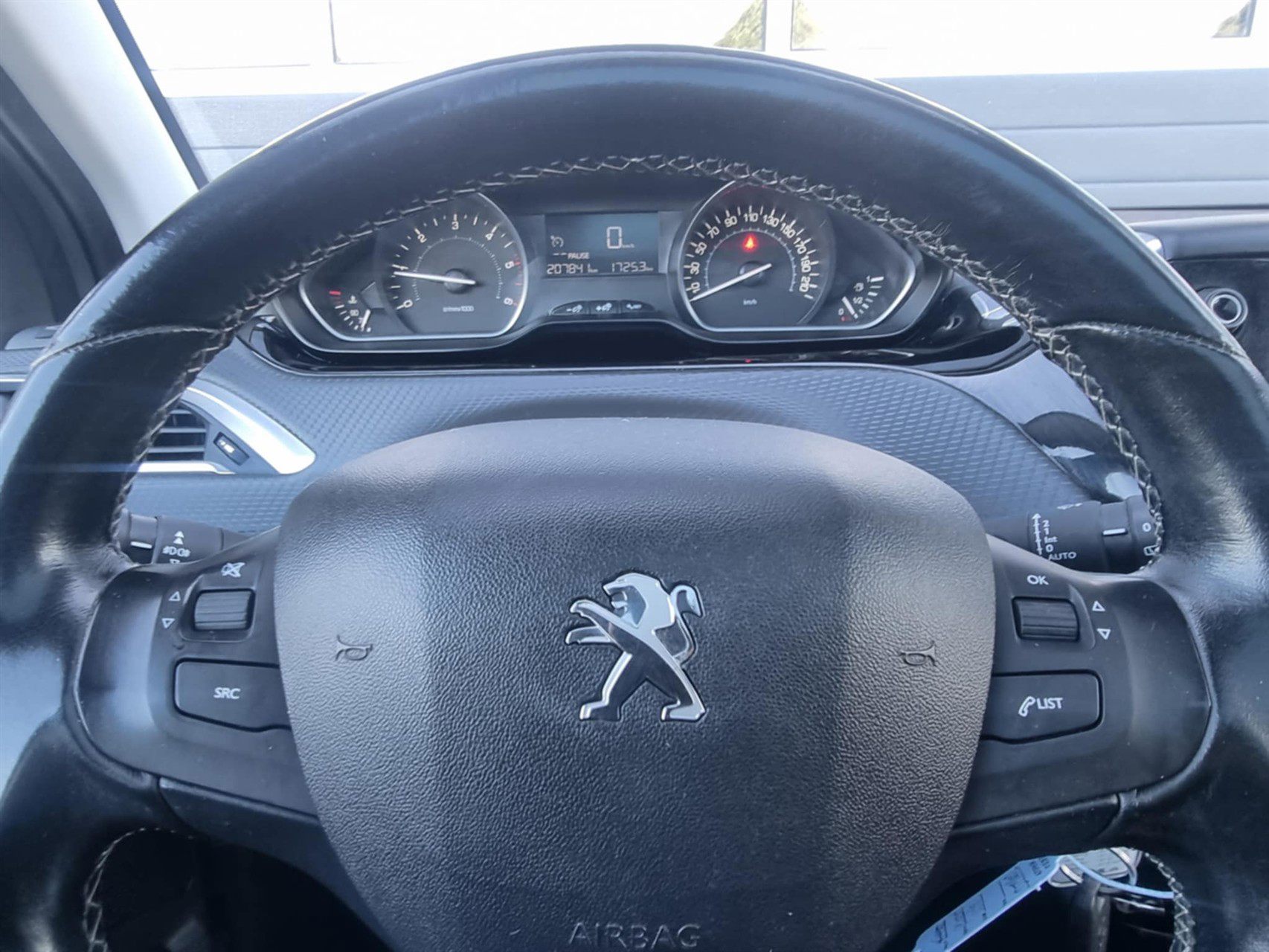 Billede af Peugeot 208 1,6 BlueHDi Allure Sky 100HK 5d