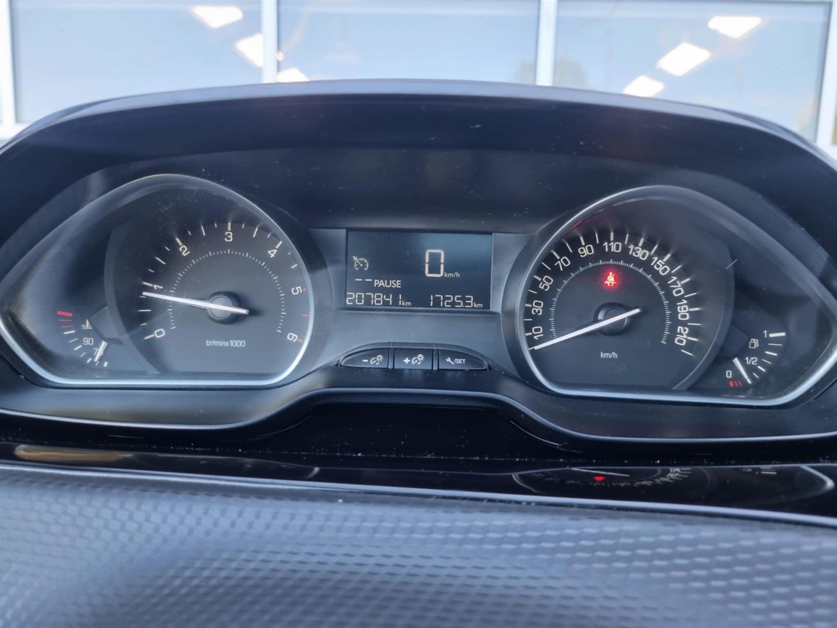 Billede af Peugeot 208 1,6 BlueHDi Allure Sky 100HK 5d