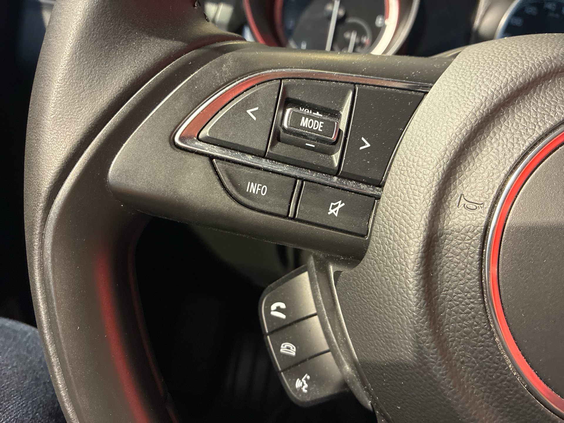 Billede af Suzuki Swift 1,2 Dualjet Exclusive CVT 90HK 5d Aut.