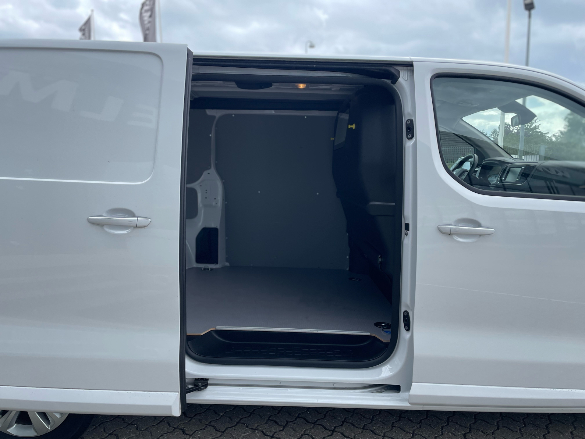 Billede af Peugeot e-Expert L3 EL Ultimate 136HK Van Aut.