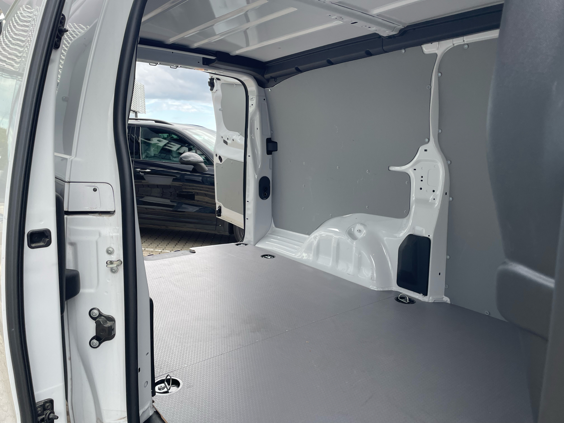 Billede af Peugeot e-Expert L3 EL Ultimate 136HK Van Aut.