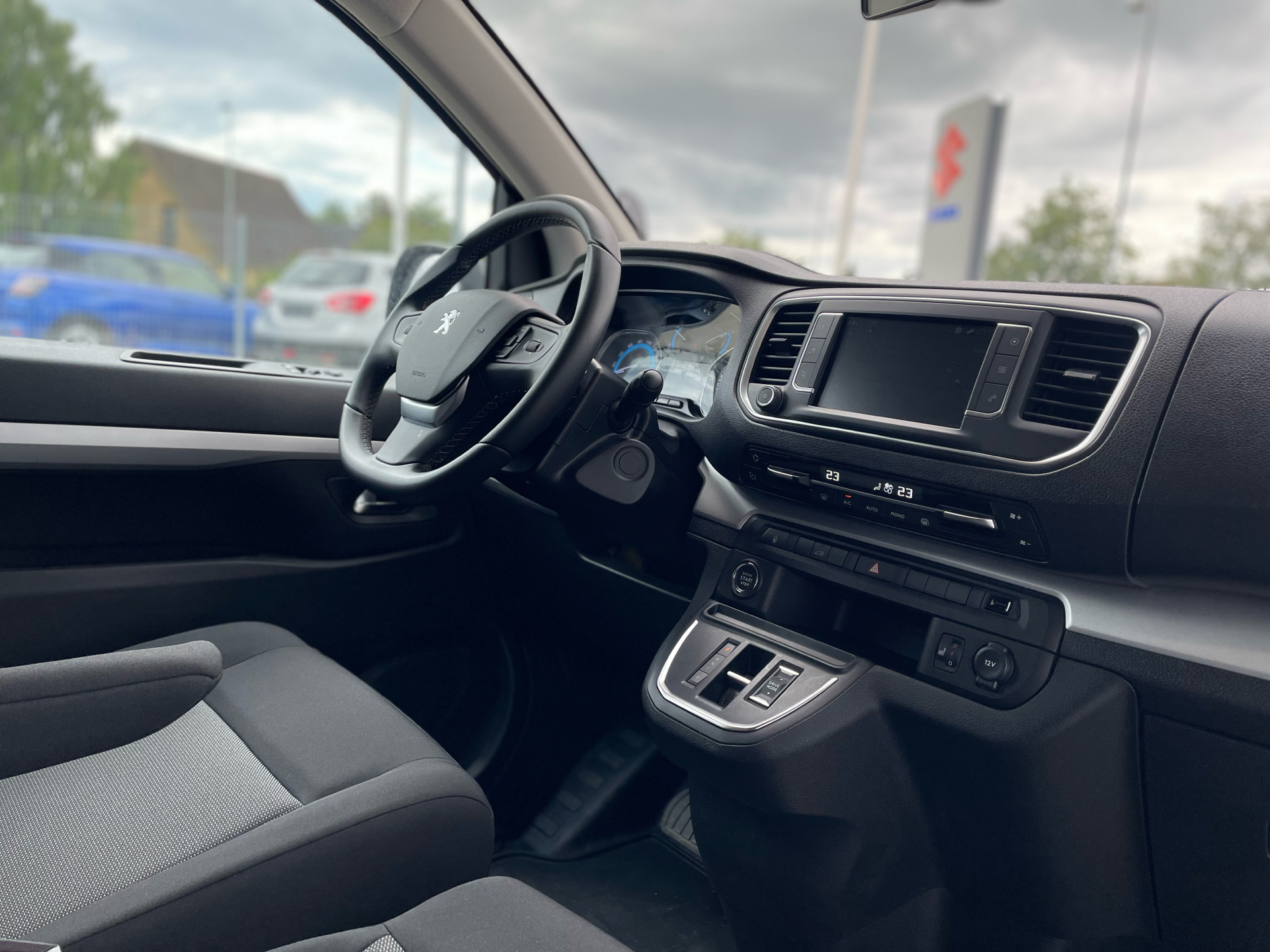 Billede af Peugeot e-Expert L3 EL Ultimate 136HK Van Aut.