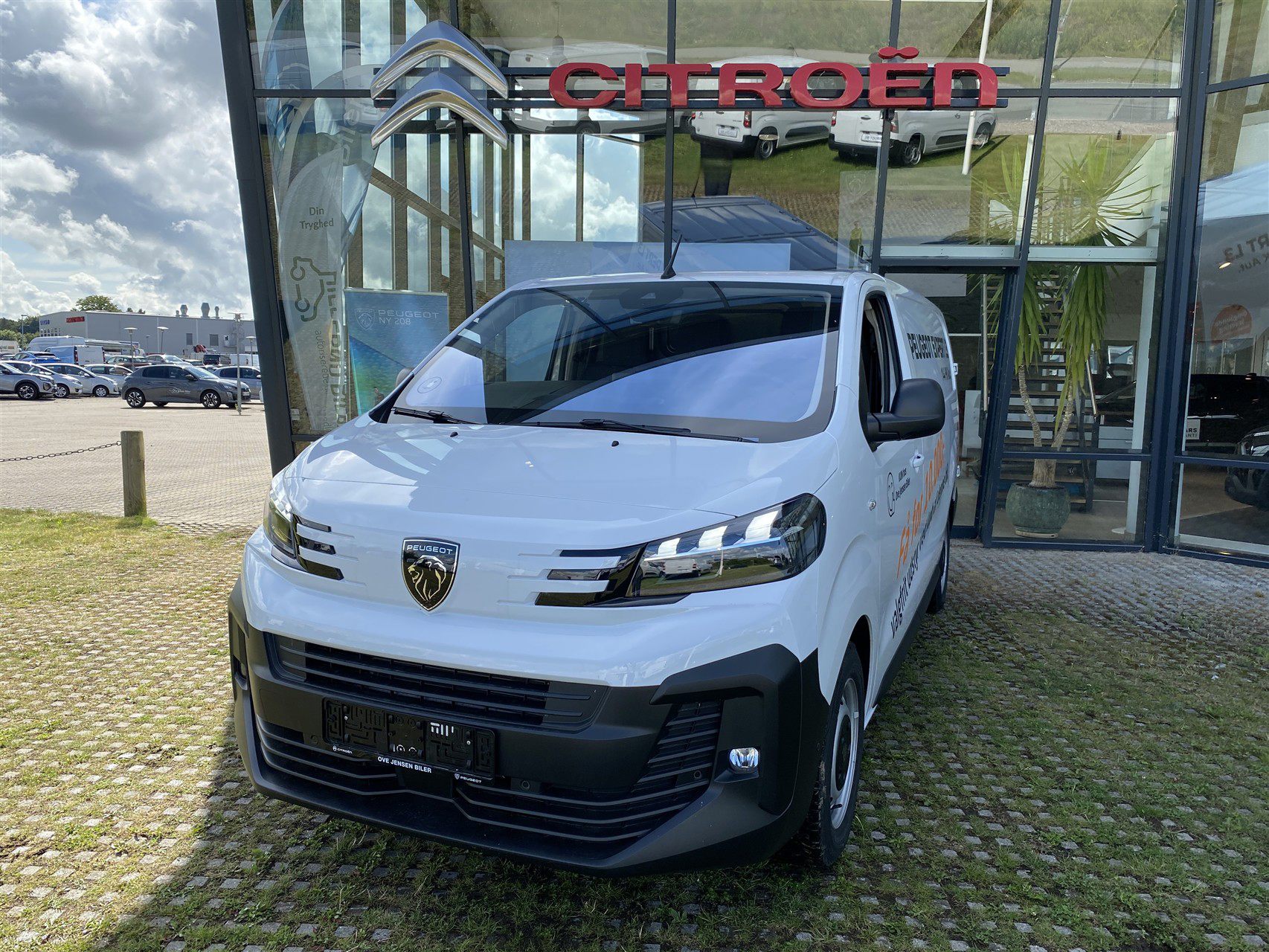 Billede af Peugeot Expert L3 2,0 BlueHDi Premium EAT8 144HK Van 8g Aut.