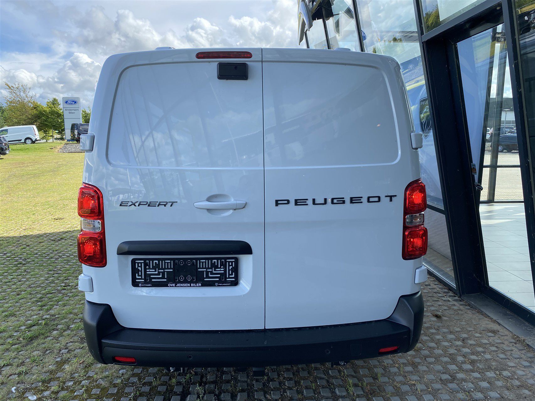 Billede af Peugeot Expert L3 2,0 BlueHDi Premium EAT8 144HK Van 8g Aut.