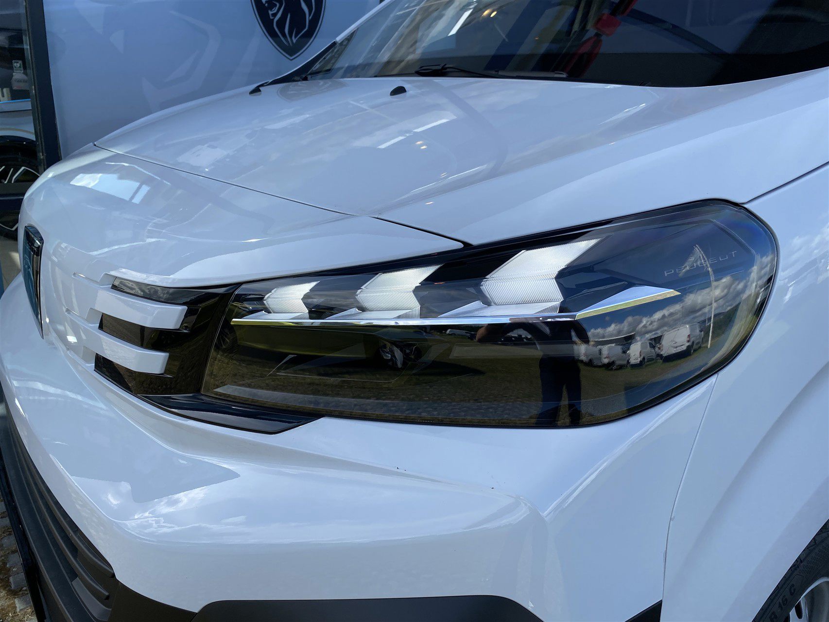 Billede af Peugeot Expert L3 2,0 BlueHDi Premium EAT8 144HK Van 8g Aut.