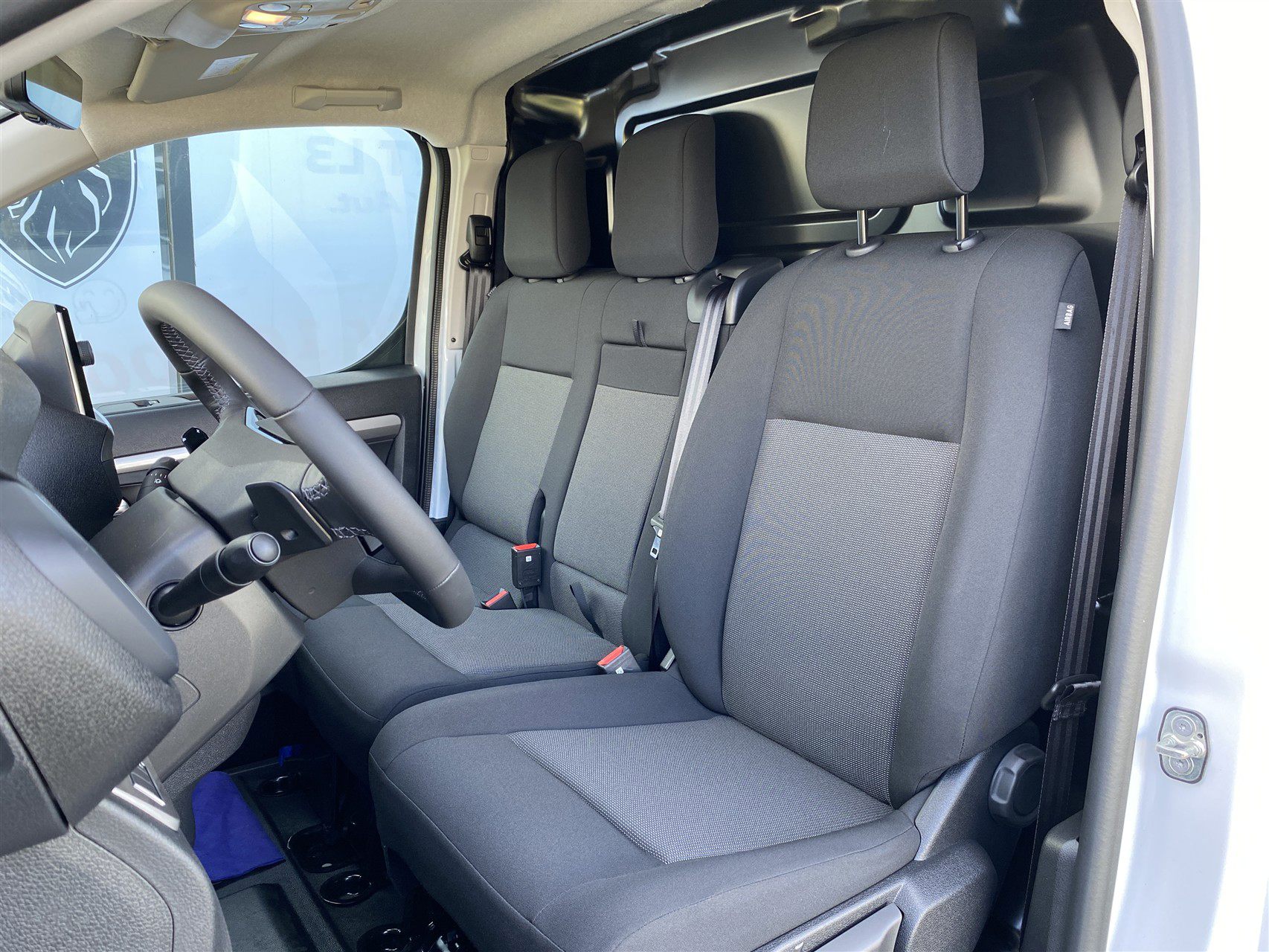 Billede af Peugeot Expert L3 2,0 BlueHDi Premium EAT8 144HK Van 8g Aut.