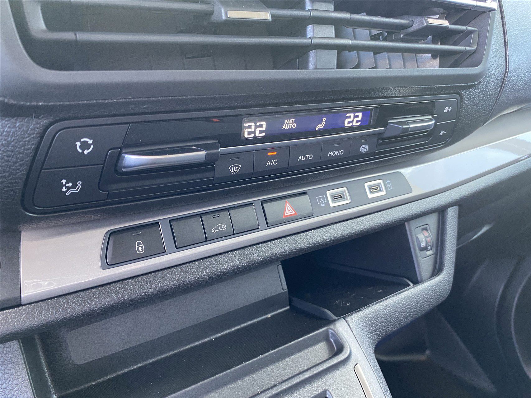Billede af Peugeot Expert L3 2,0 BlueHDi Premium EAT8 144HK Van 8g Aut.