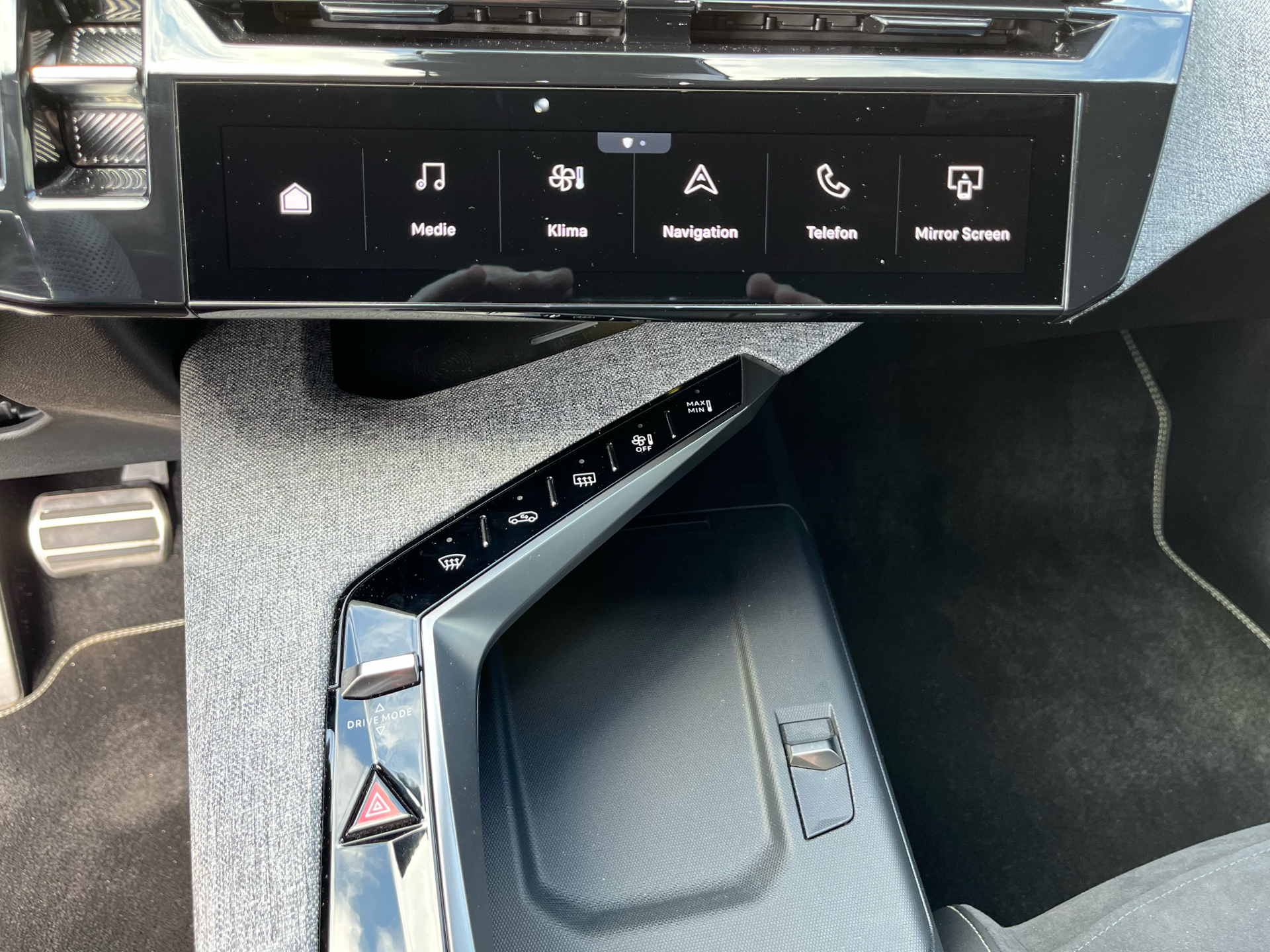 Billede af Peugeot e-3008 EL GT Pack 210HK 5d Aut.