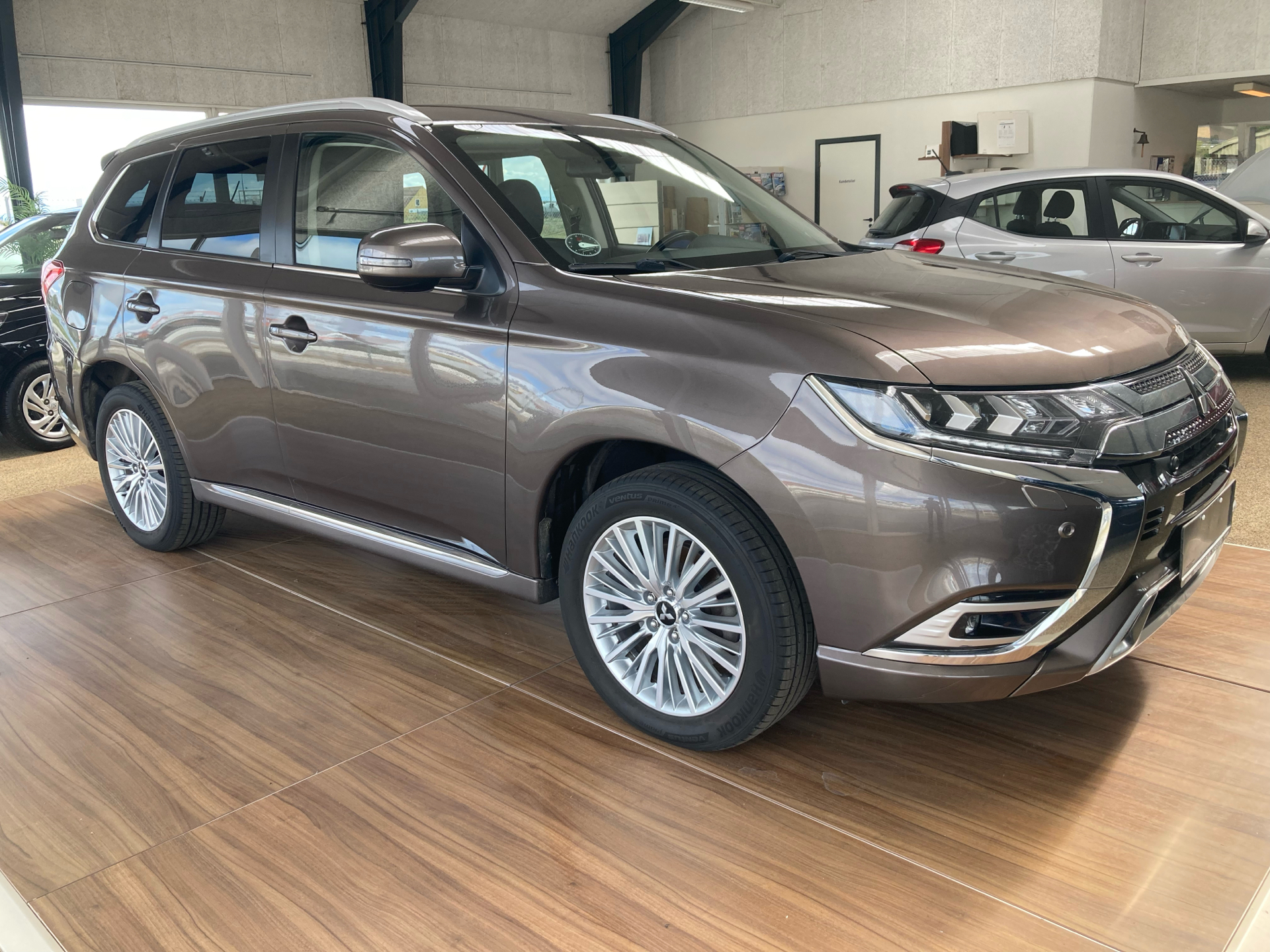 Billede af Mitsubishi Outlander 2,4 PHEV  Plugin-hybrid Intense 4WD 224HK 5d 6g Trinl. Gear